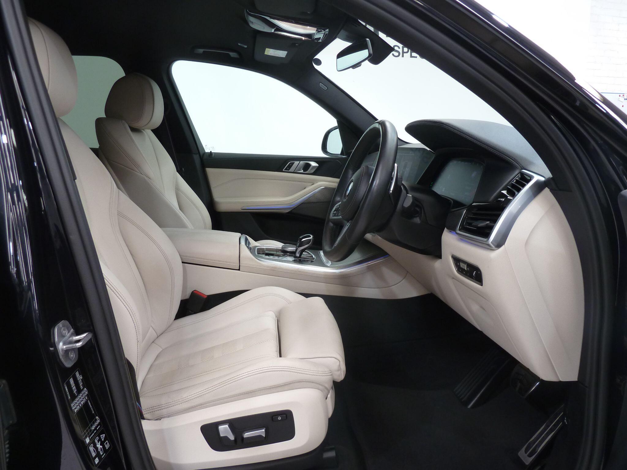 BMW X5 3.0 M50dxDrive   <br/><br/>BMW PERFORMANCE BLACK PACKAGE