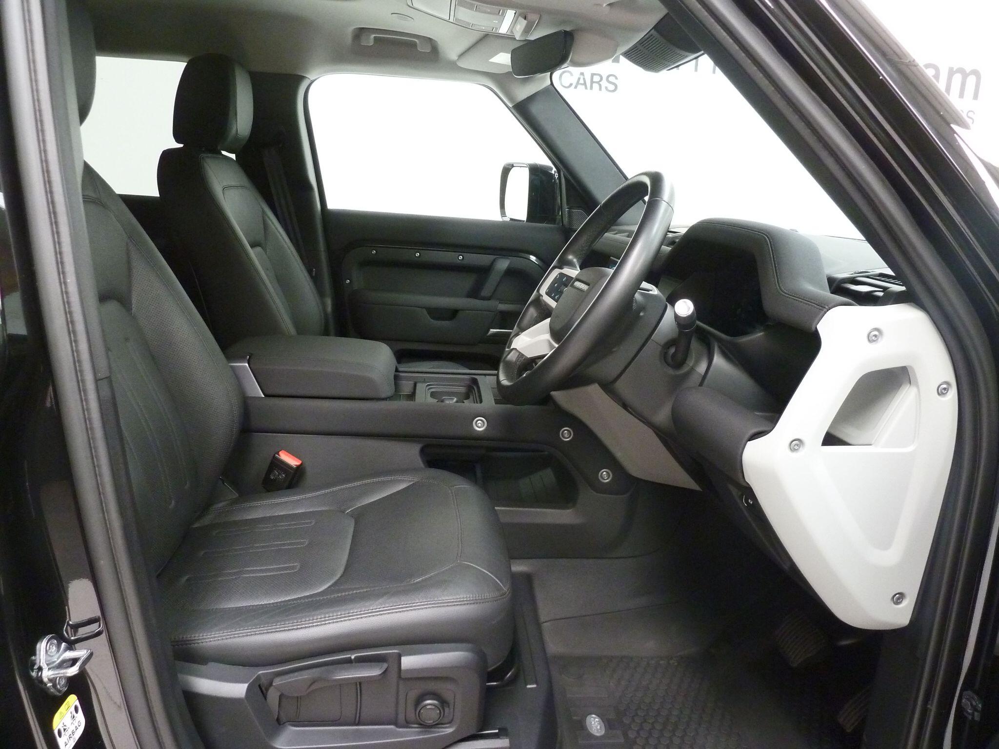 Land Rover Defender 110 3.0 D250  S   <br/><br/>HAWKE BLACK EDITION