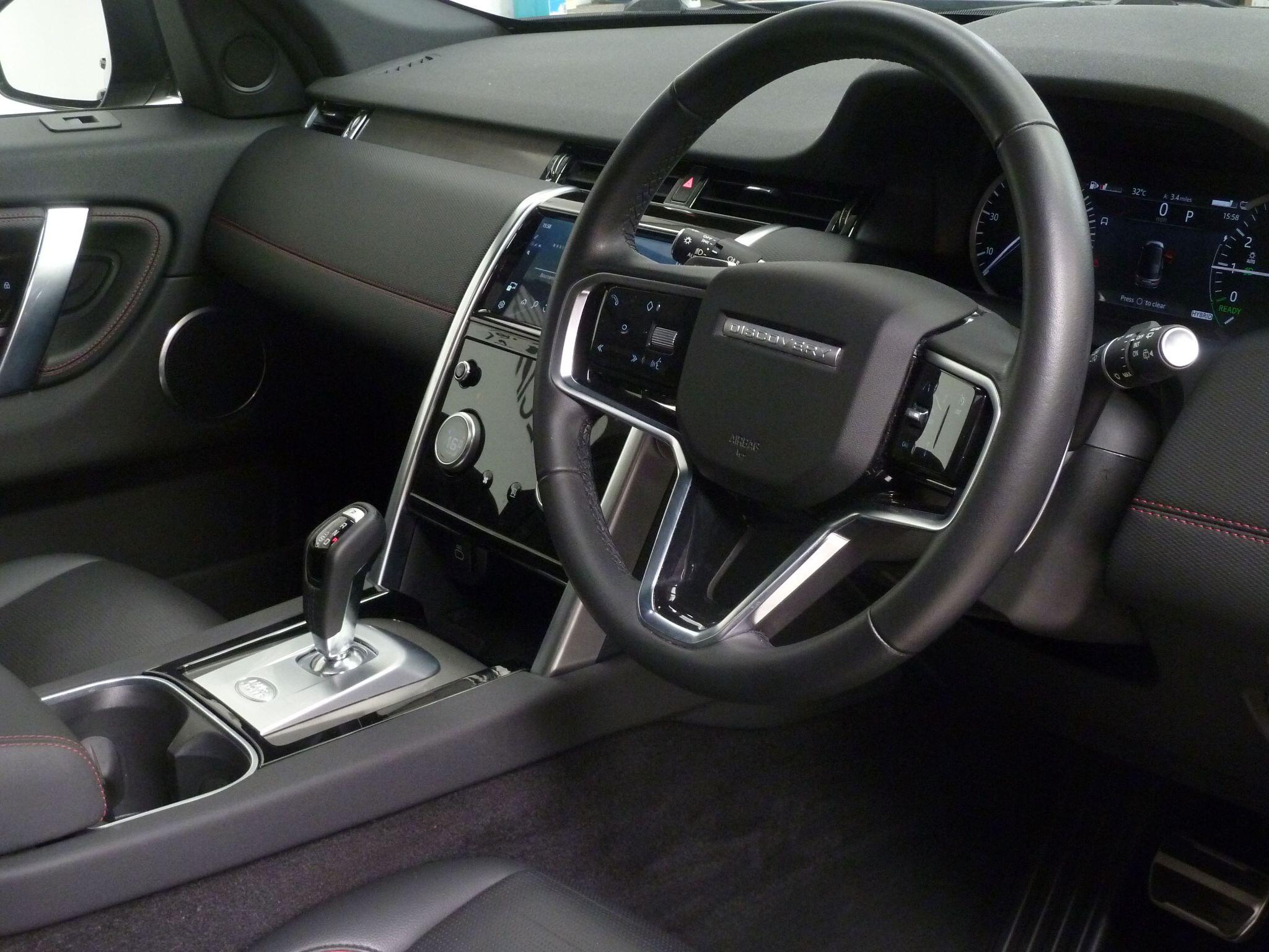 Land Rover Discovery Sport 1.5 P300e 12.2kWh Urban Edition   <br/><br/>PAN ROOF + BLACK PACK