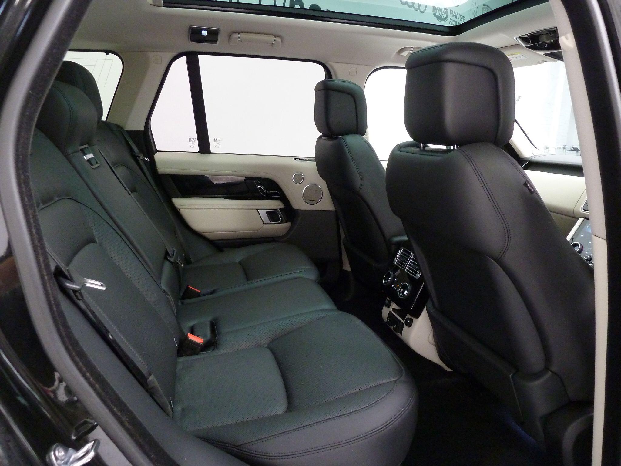 Land Rover Range Rover 3.0 SD V6 Vogue SUV  Diesel   (275 ps)<br/><br/>SVO EXTERIOR DESIGN PACKAGE