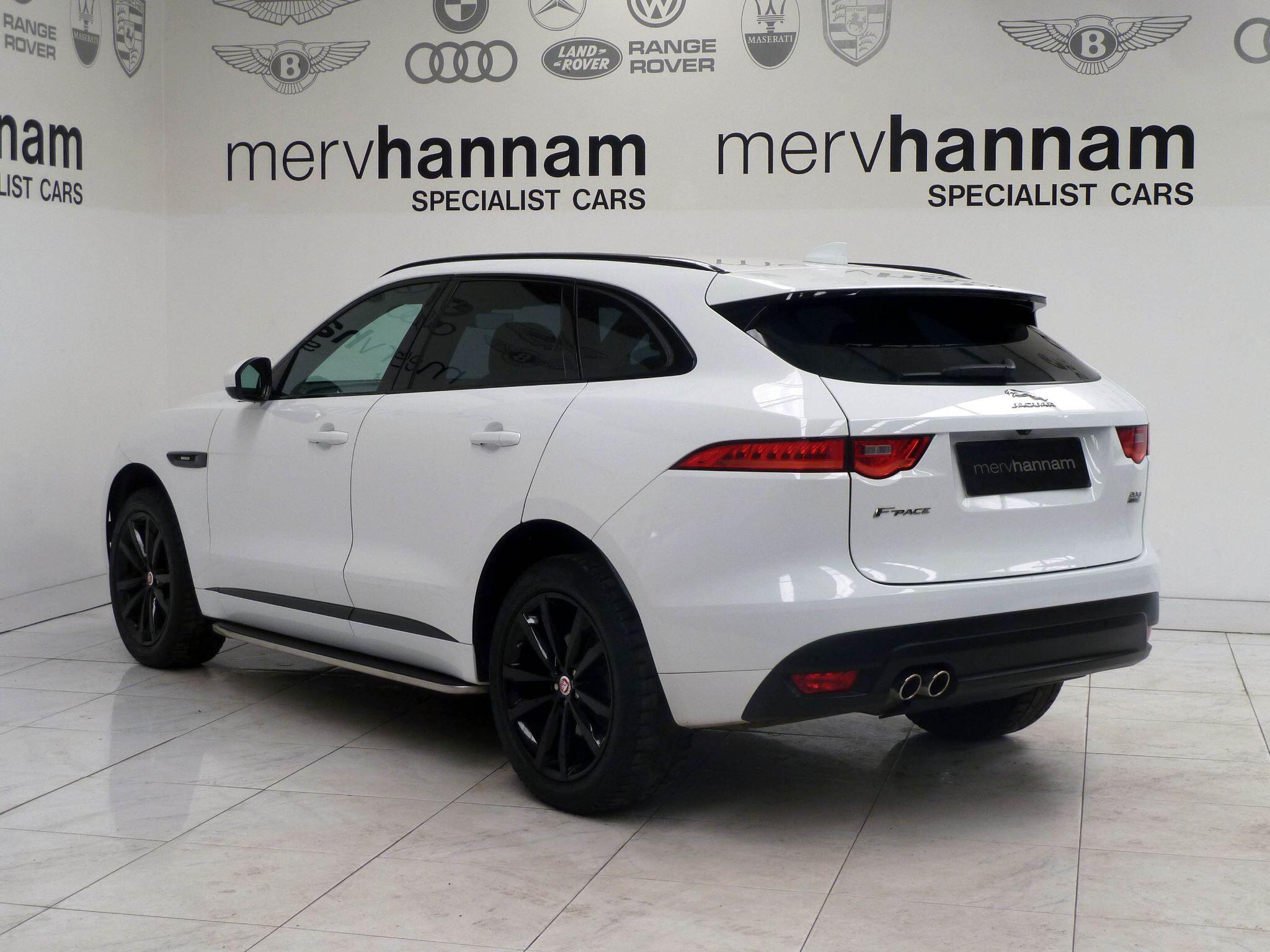 Jaguar F-PACE 2.0 D180 R-Sport SUV  DieselAWD   (180 ps)<br/><br/>BLACK EXTERIOR DESIGN PACK