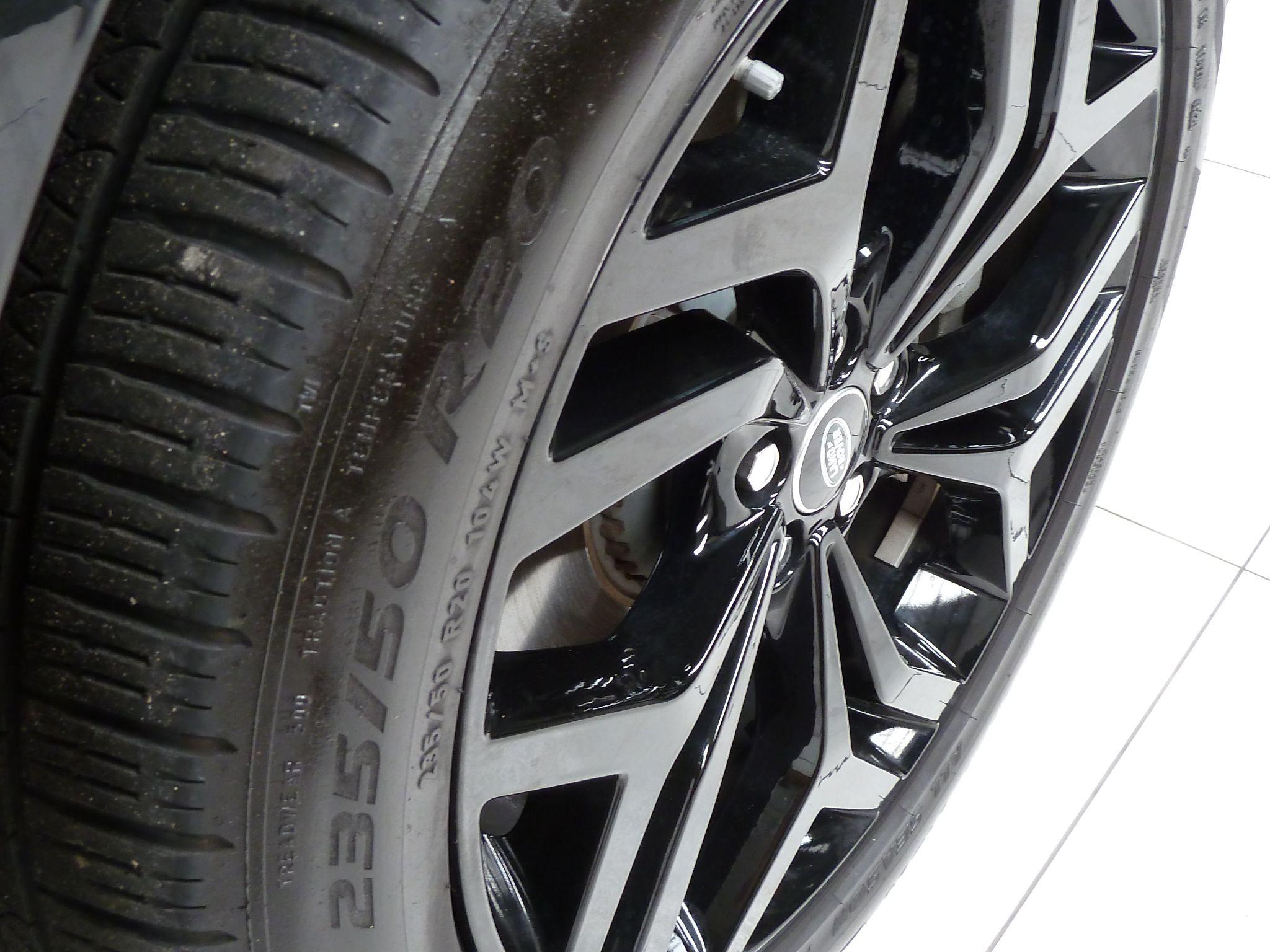 Land Rover Range Rover Evoque 2.0 D180  R-Dynamic SE   <br/><br/>PAN ROOF + BLACK DESIGN PACK
