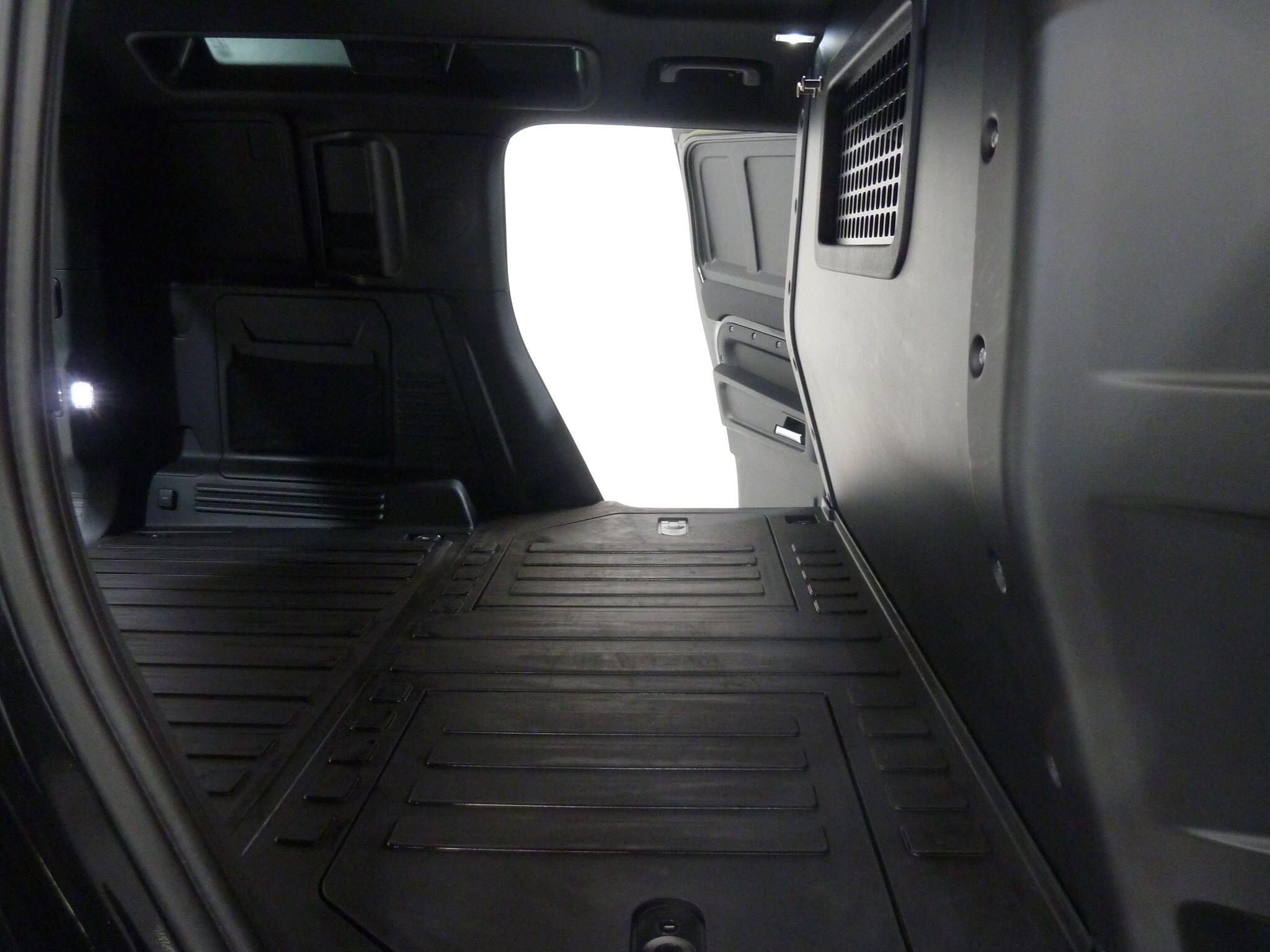 Land Rover Defender 110 3.0   X-Dynamic HSE Hard Top SUV  Diesel MWB   (300 ps)<br/><br/>HAWKE EDITION – 54990+VAT