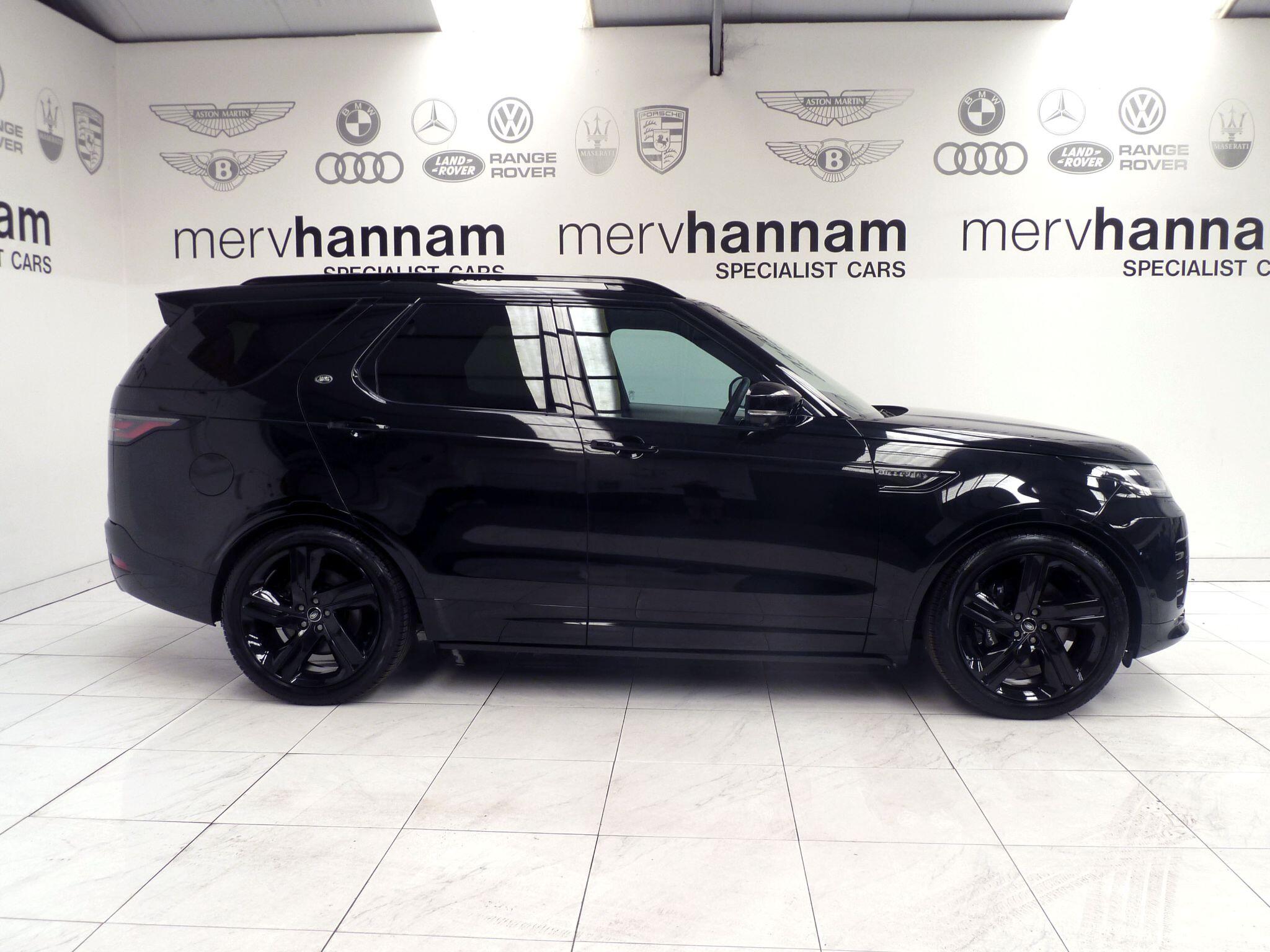 Land Rover Discovery 3.0   Metropolitan Edition   <br/><br/>PAN ROOF + BLACK PACK + STEPS