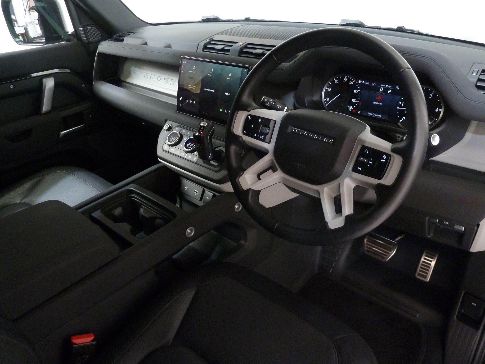 Land Rover Defender 110 2.0 P400e 15.4kWh X-Dynamic HSE   <br/><br/>HAWKE BLACK HYBRID EDITION