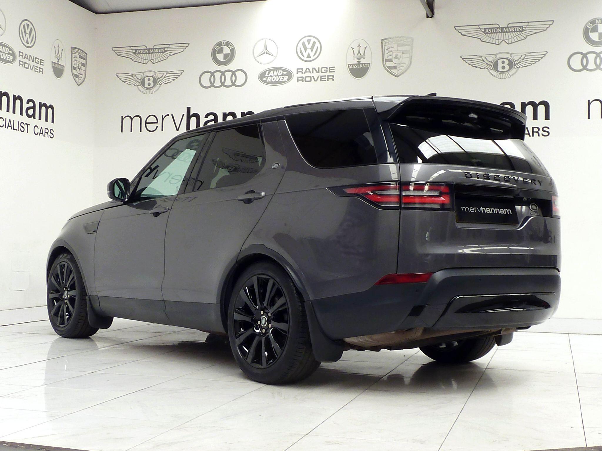 Land Rover Discovery 3.0 SD V6 HSE   <br/><br/>PAN ROOF + BLACK PACK