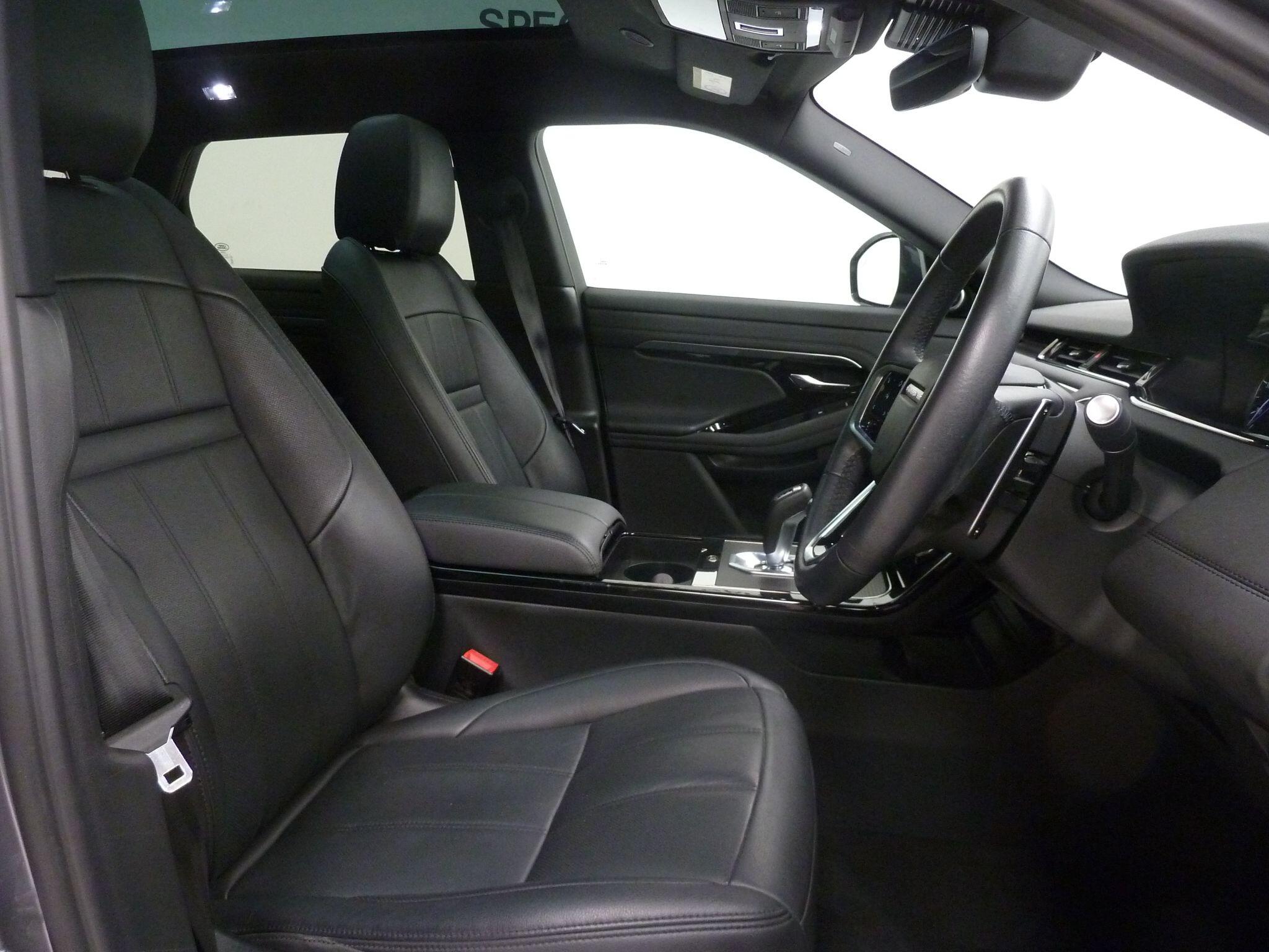 Land Rover Range Rover Evoque 2.0 D200  R-Dynamic SE   <br/><br/>PAN ROOF + BLACK PACK
