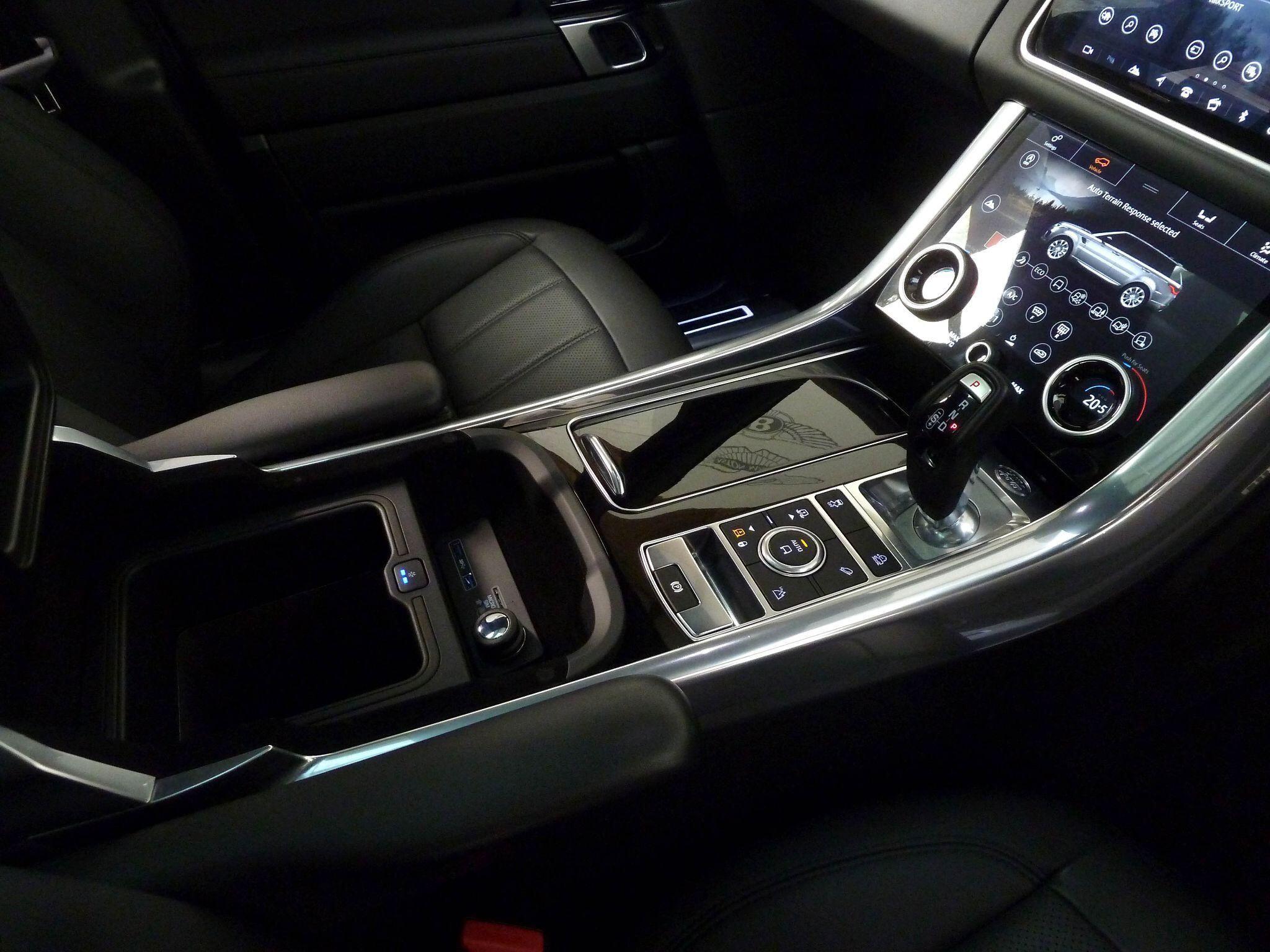 Land Rover Range Rover Sport 2.0 P400e  HSE Dynamic Black   <br/><br/>PAN ROOF + BLACK PACK + STEPS