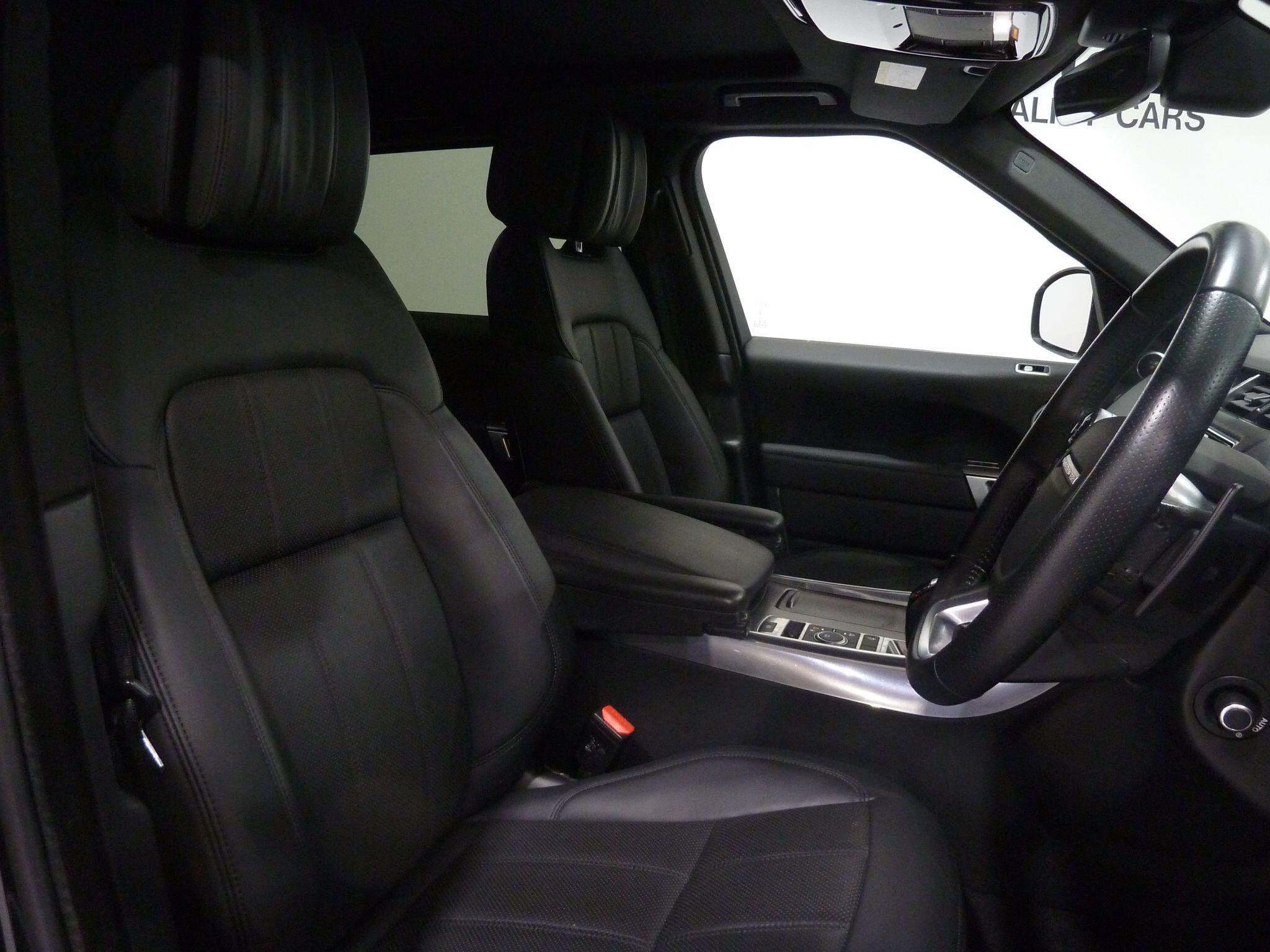 Land Rover Range Rover Sport 3.0 D250  HSE   <br/><br/>AUTOBIOGRAPHY PACK + SCREENS