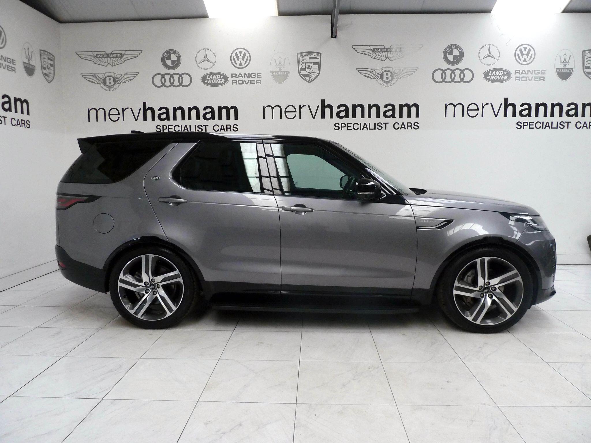 Land Rover Discovery 3.0   R-Dynamic HSE   <br/><br/>PAN ROOF + BLACK PACK + STEPS