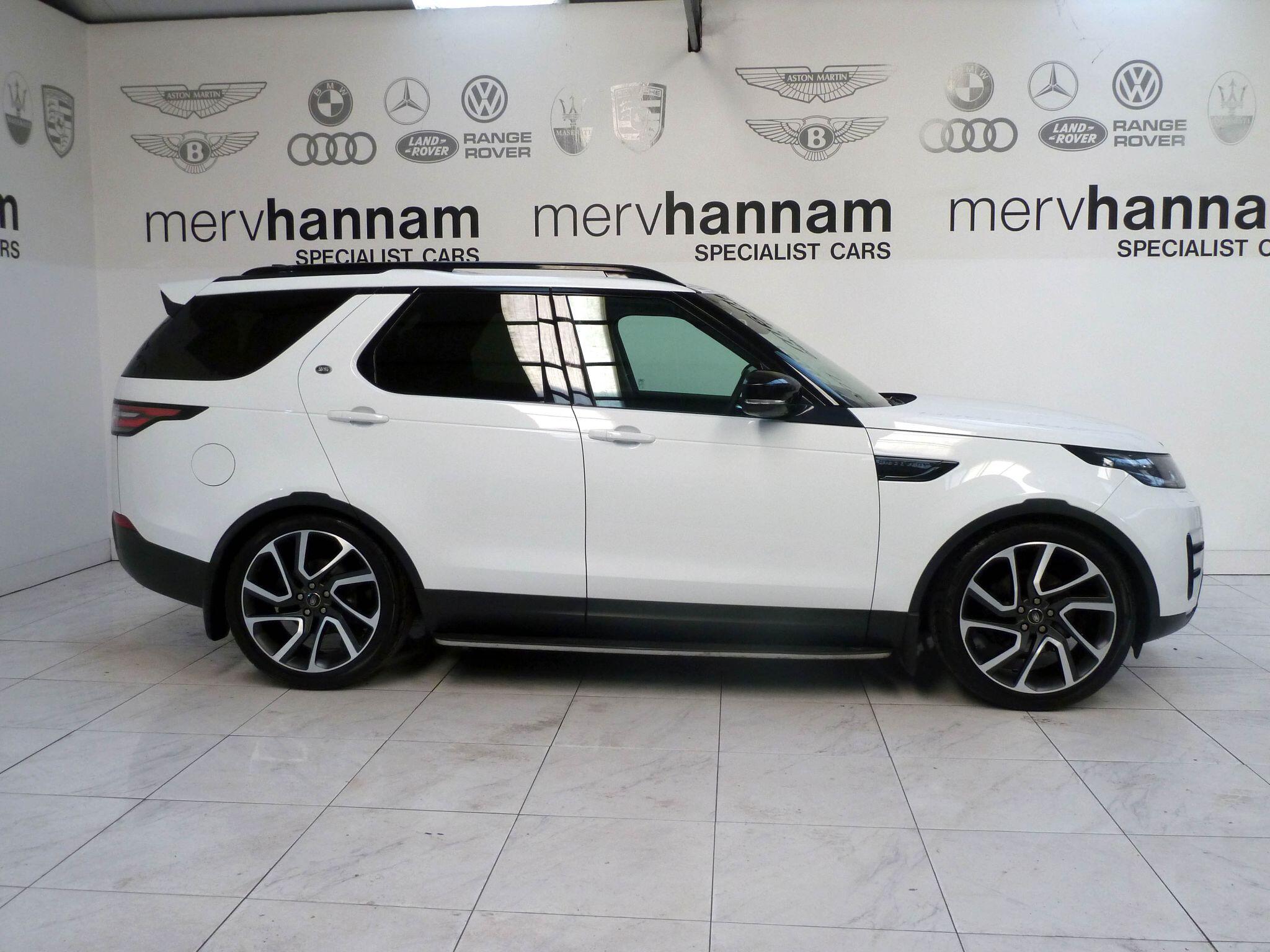 Land Rover Discovery 3.0 TD V6 HSE SUV  Diesel   (258 ps)<br/><br/>PAN ROOF + BLACK PACK + STEPS