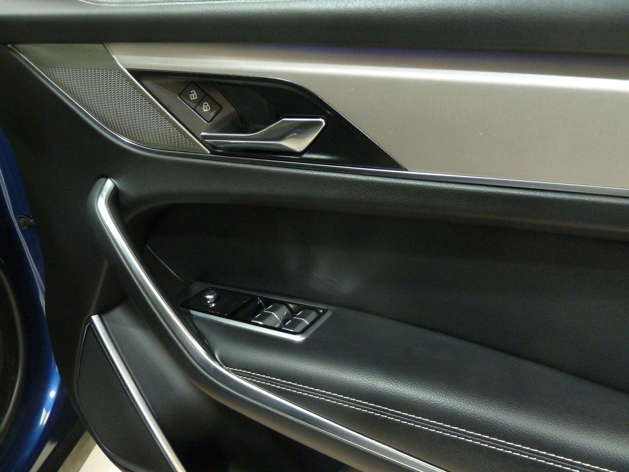 Jaguar F-PACE 2.0 D200  R-Dynamic SAWD   <br/><br/>BLACK EXTERIOR PACK + PAN ROOF