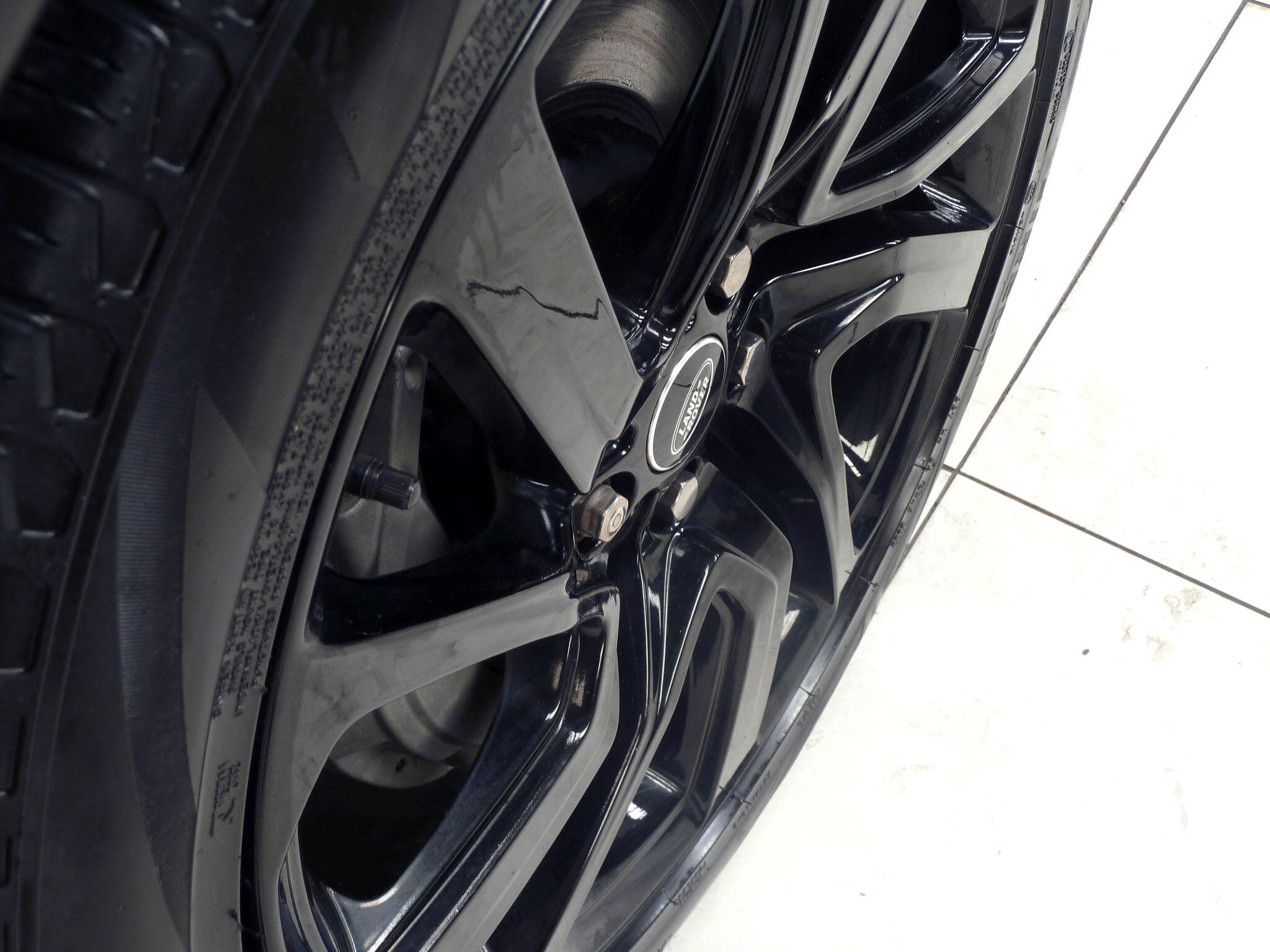 Land Rover Discovery 3.0 D250  R-Dynamic S   <br/><br/>PAN ROOF + BLACK PACK