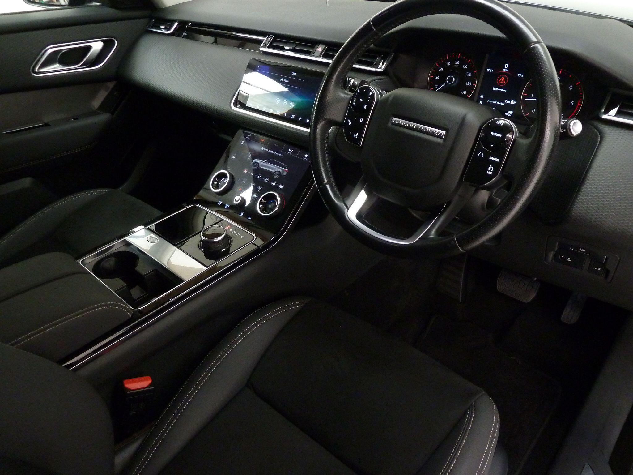 Land Rover Range Rover Velar 2.0 D200    <br/><br/>BLACK EXTERIOR DESIGN PACK
