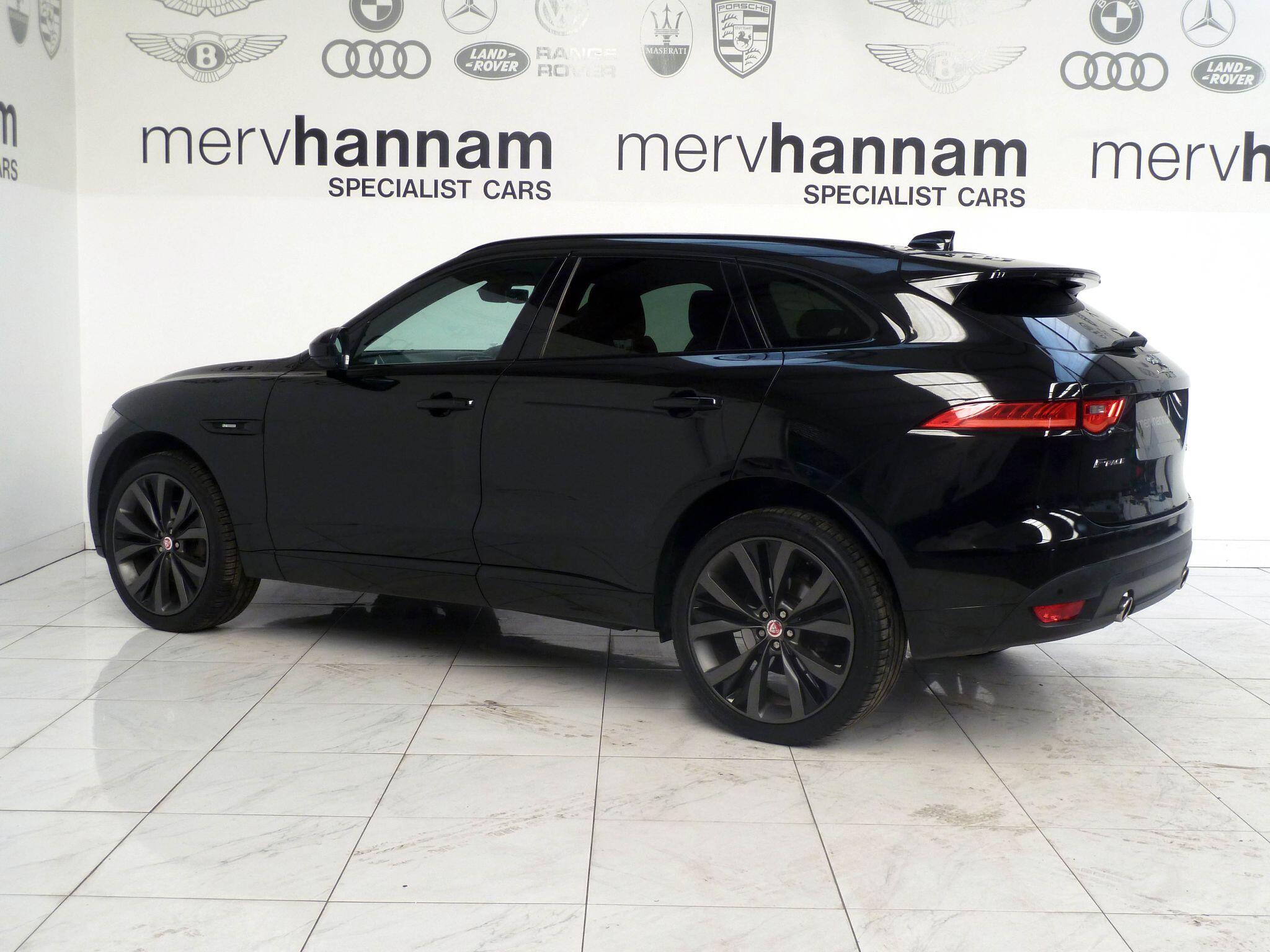 Jaguar F-PACE 2.0 P300 R-SportAWD   <br/><br/>BLACK PACK + 22″ ALLOY WHEELS