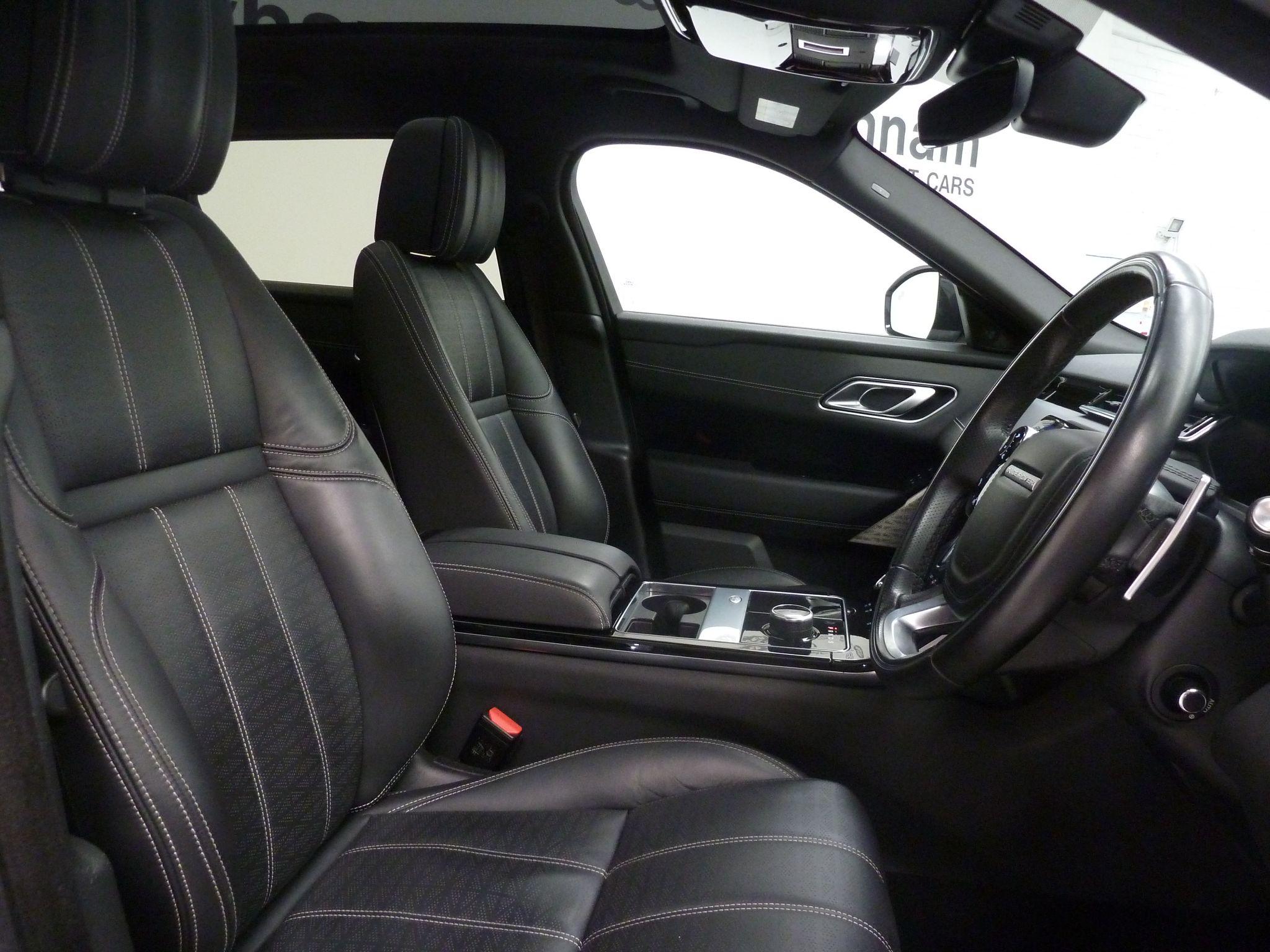 Land Rover Range Rover Velar 2.0 D240 R-Dynamic HSE   <br/><br/>PAN ROOF + BLACK DESIGN PACK