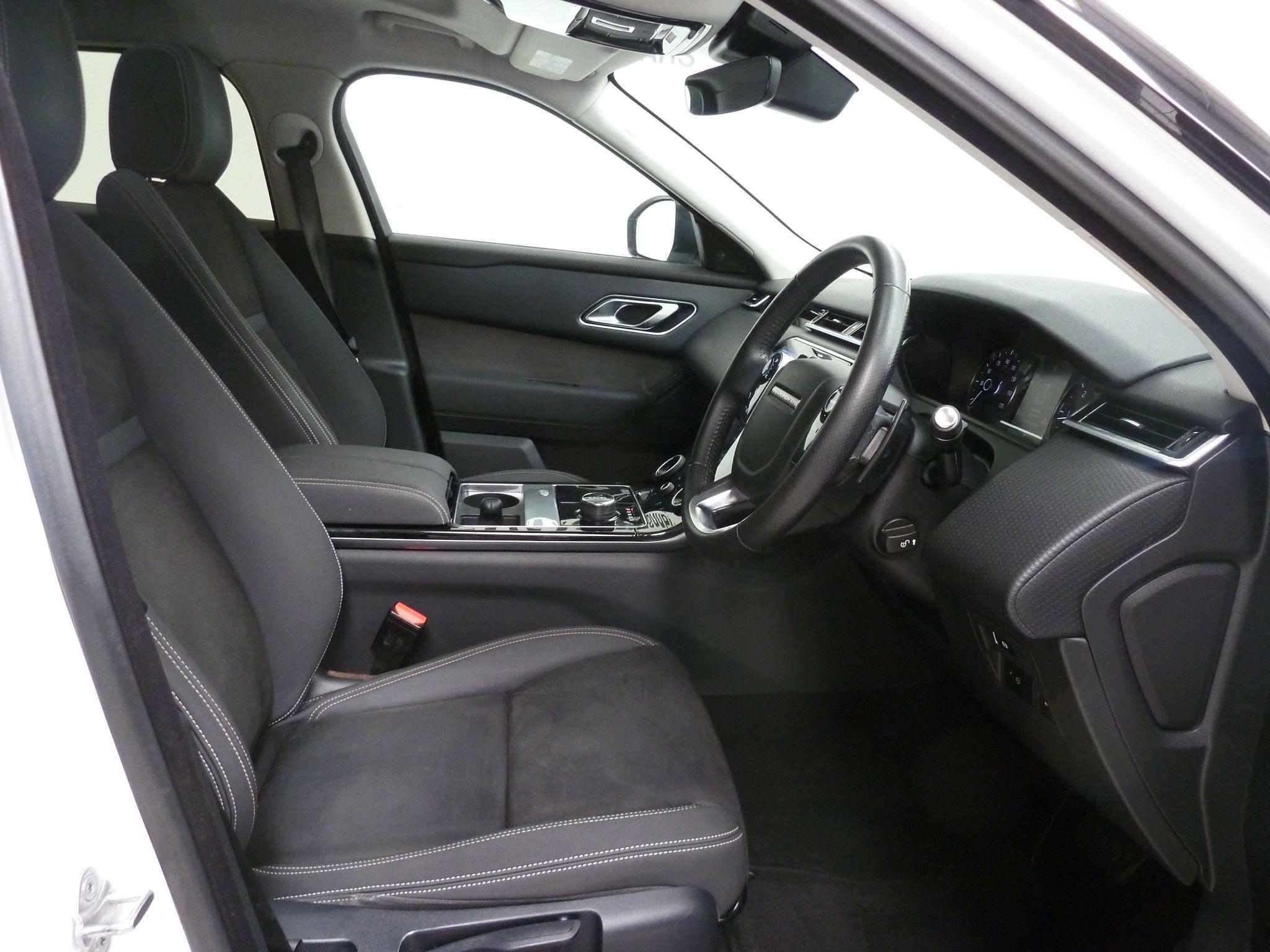Land Rover Range Rover Velar 2.0 D180   <br/><br/>PAN ROOF + BLACK DESIGN PACK