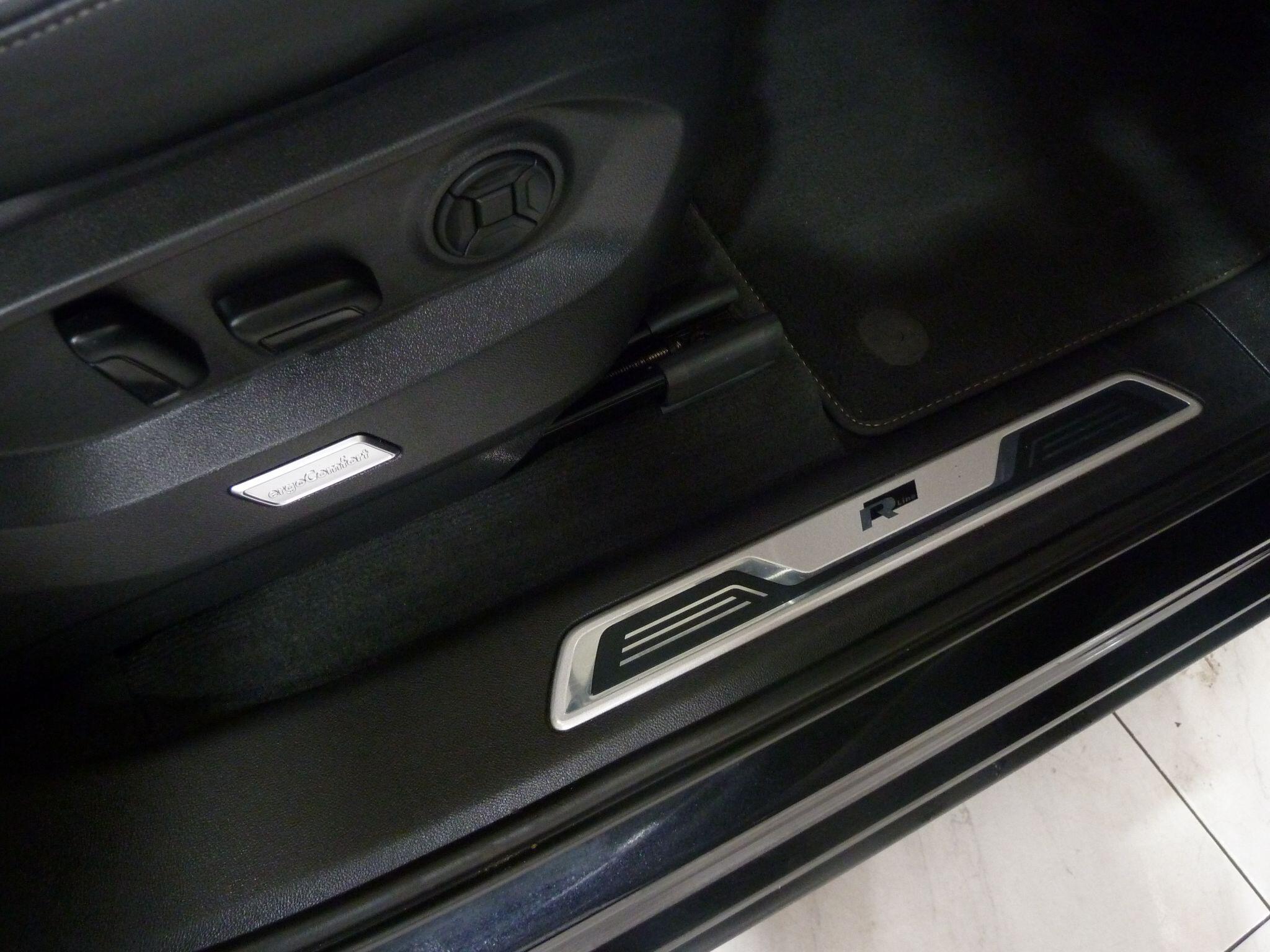 Volkswagen Touareg 3.0 TDI V6 Black Edition Tiptronic 4Motion   <br/><br/>PAN ROOF + BLACK PACK