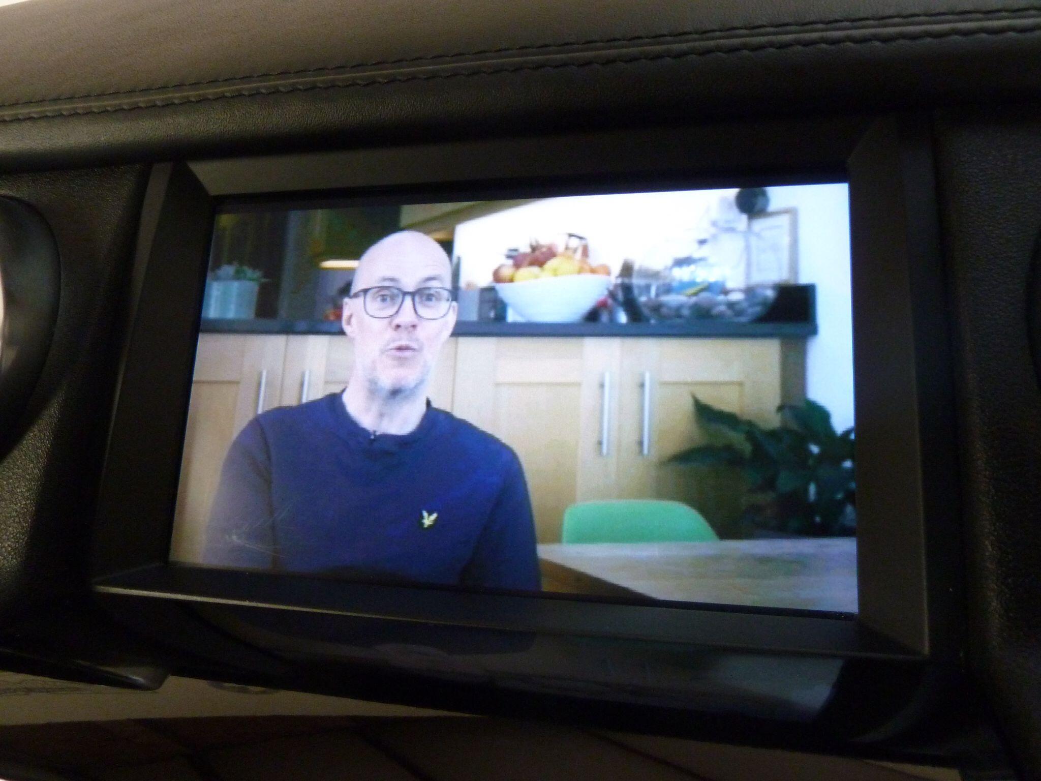 Land Rover Discovery 4 3.0 SD V6 HSE Luxury SUV  Diesel   (255 bhp)<br/><br/>PAN ROOF + BLACK PACK + STEPS