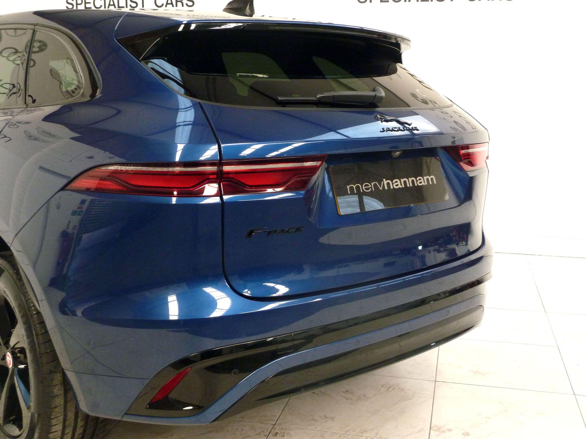 Jaguar F-PACE 2.0 D200  R-Dynamic SAWD   <br/><br/>BLACK EXTERIOR PACK + PAN ROOF