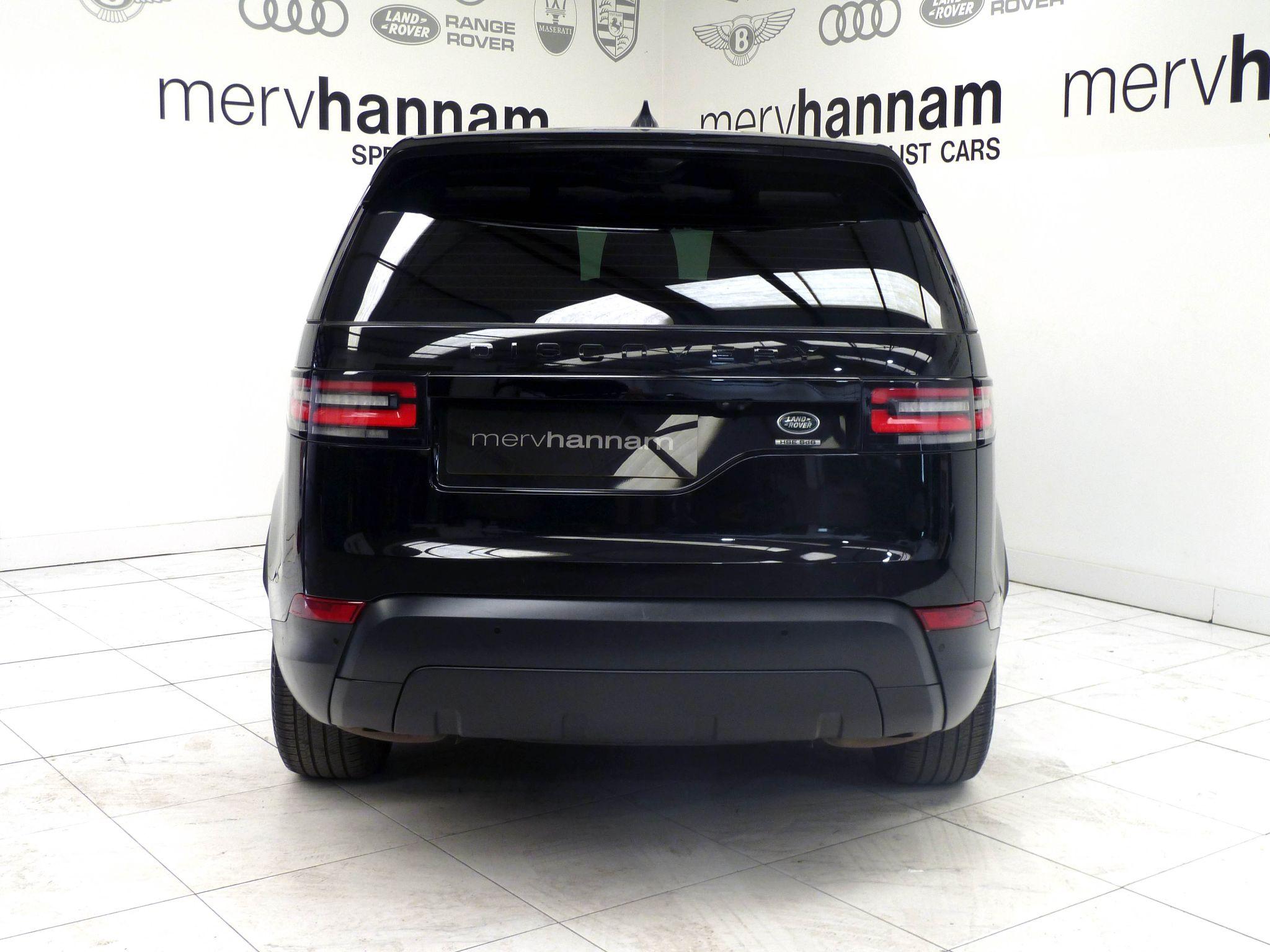 Land Rover Discovery 3.0 SD V6 HSE   <br/><br/>PAN ROOF + BLACK PACK + STEPS