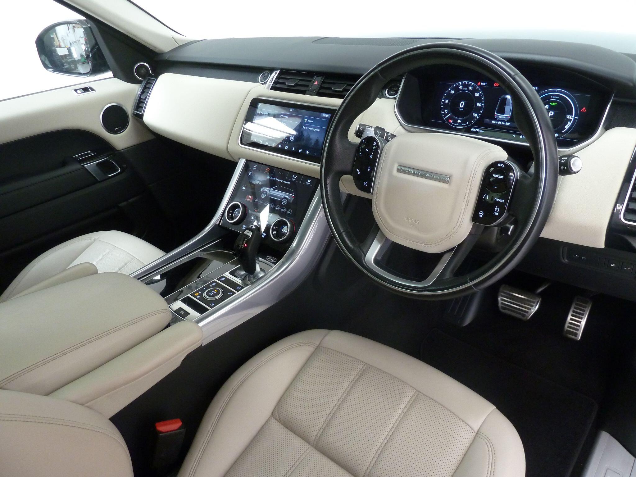 Land Rover Range Rover Sport 2.0 P400e  HSE Silver   <br/><br/>PAN ROOF + BLACK PACK + STEPS