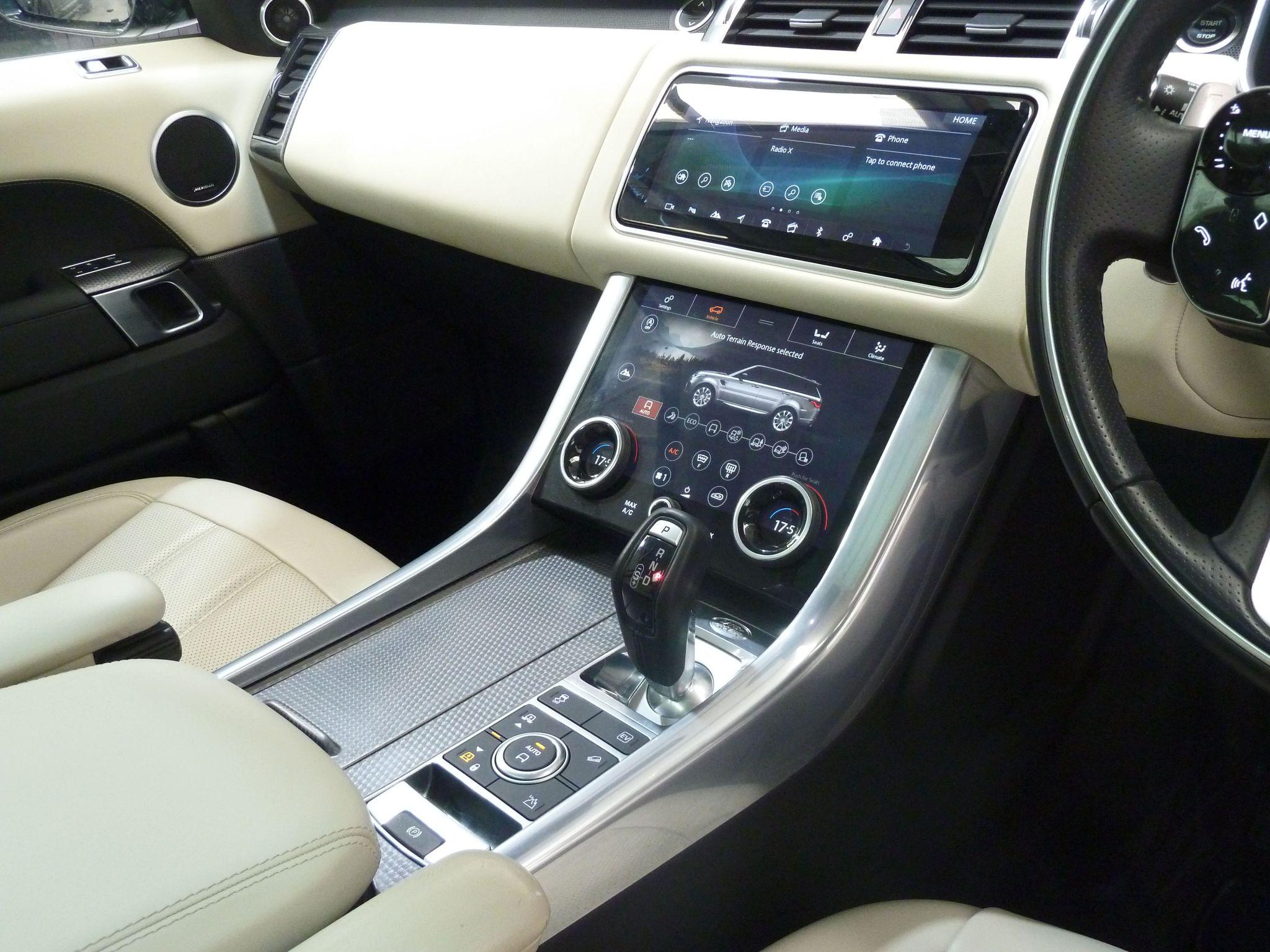 Land Rover Range Rover Sport 2.0 P400e  HSE Dynamic   <br/><br/>PAN ROOF + BLACK PACK + STEPS