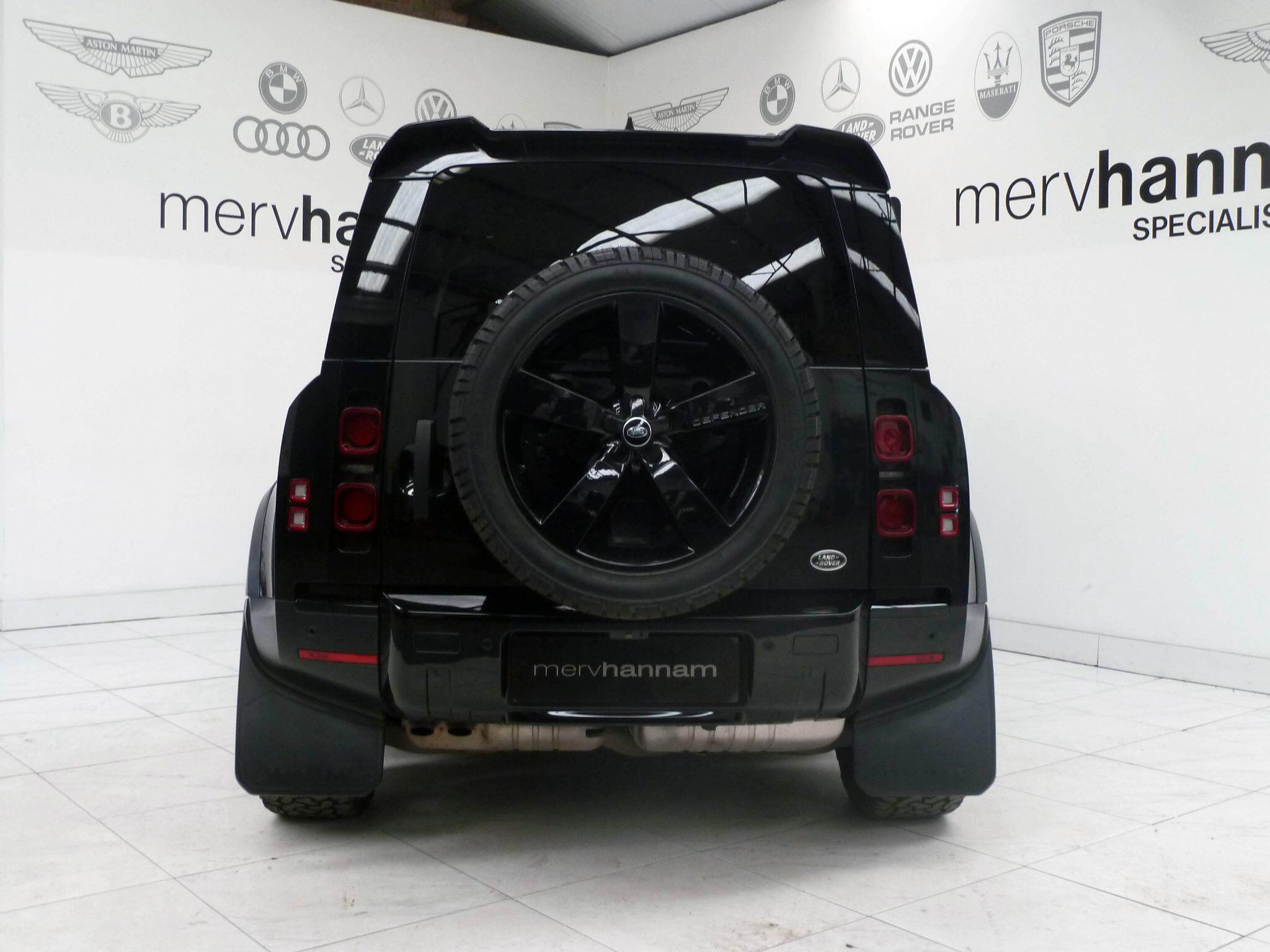 Land Rover Defender 110 2.0 SD4 S SUV  Diesel   (200 ps)<br/><br/>BLACK PACK +STEPS +ROOF LIGHTS