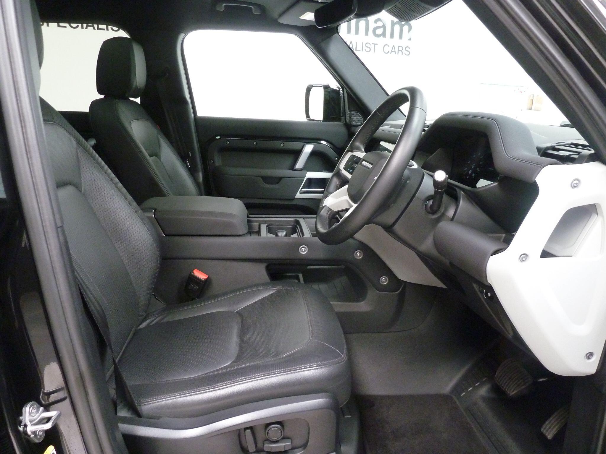 Land Rover Defender 110 2.0 P400e 15.4kWh X-Dynamic SE SUV  Petrol Plug-in Hybrid   (404 ps)<br/><br/>ROOF LIGHTS +BLACK PACK +STEPS