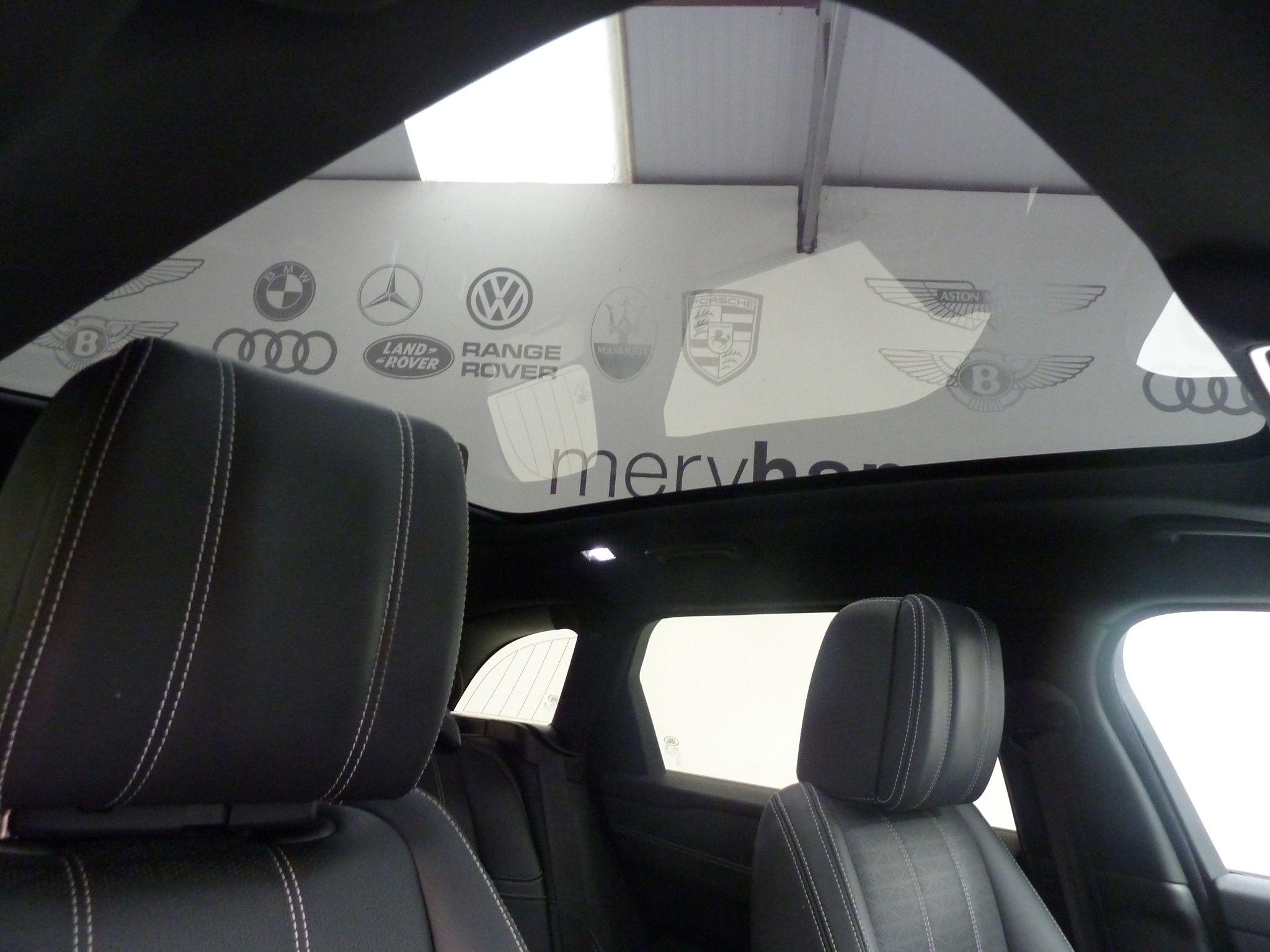 Land Rover Range Rover Velar 2.0 D240 R-Dynamic HSE   <br/><br/>PAN ROOF + BLACK DESIGN PACK