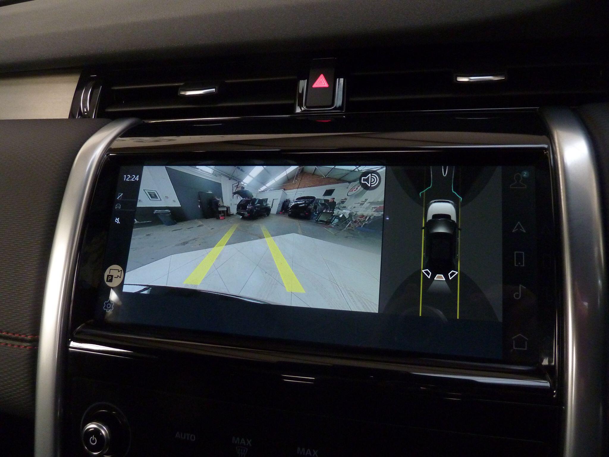 Land Rover Discovery Sport 1.5 P300e 12.2kWh R-Dynamic SE   <br/><br/>PAN ROOF + BLACK PACK
