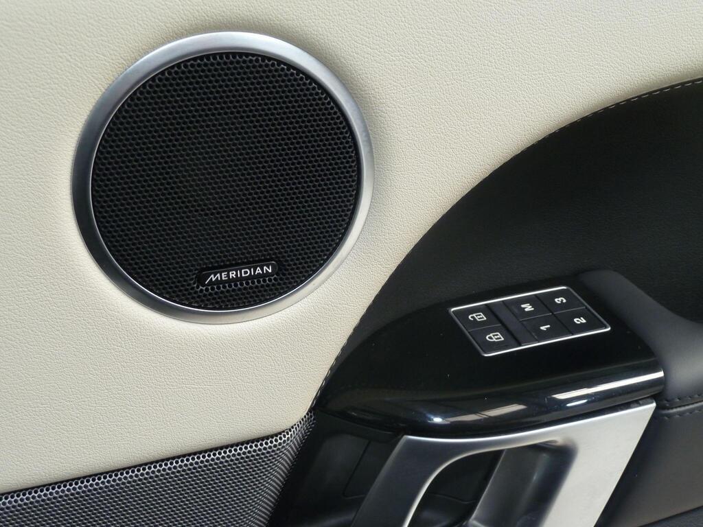 Land Rover Range Rover Sport 3.0 D250  HSE Silver   <br/><br/>PAN ROOF + AUTOBIOGRAPHY PACK