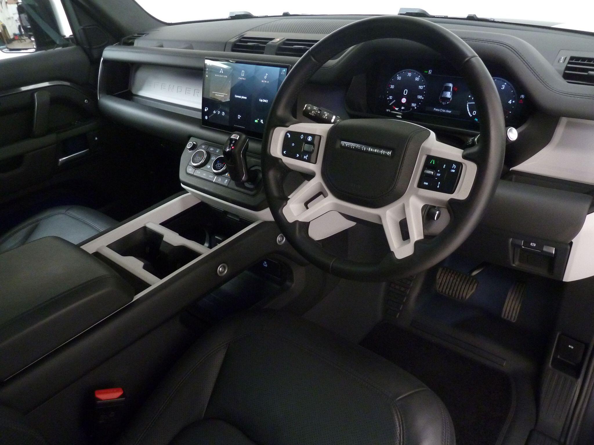 Land Rover Defender 110 3.0 D250  X-Dynamic SE   <br/><br/>HAWKE BLACK EDITION 110
