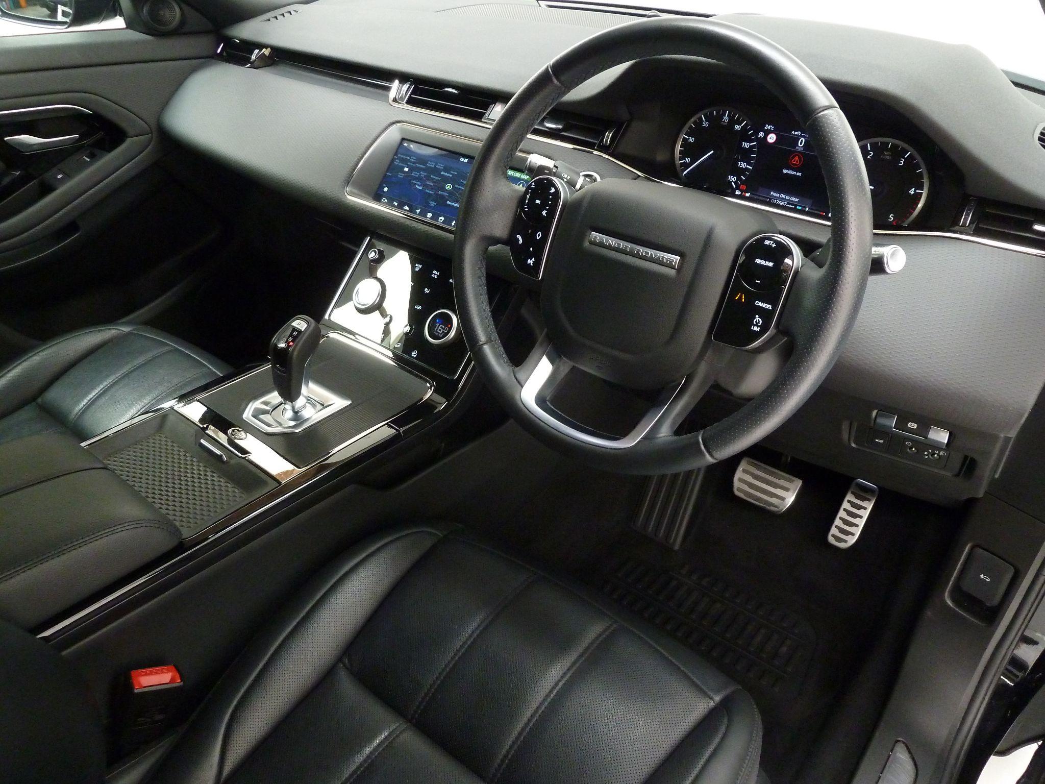 Land Rover Range Rover Evoque 2.0 D180  R-Dynamic SE   <br/><br/>PAN ROOF + BLACK DESIGN PACK