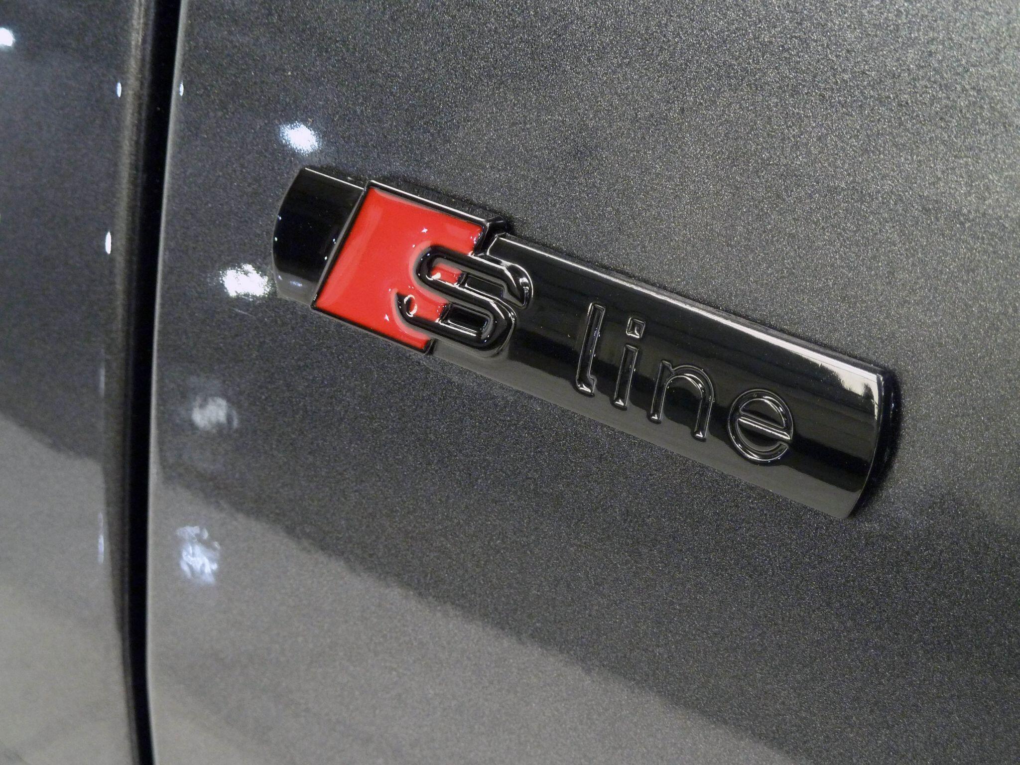 Audi Q8 3.0 TFSI V6 55 Black Edition Tiptronic quattro   <br/><br/>MAXTON BLACK EDITION