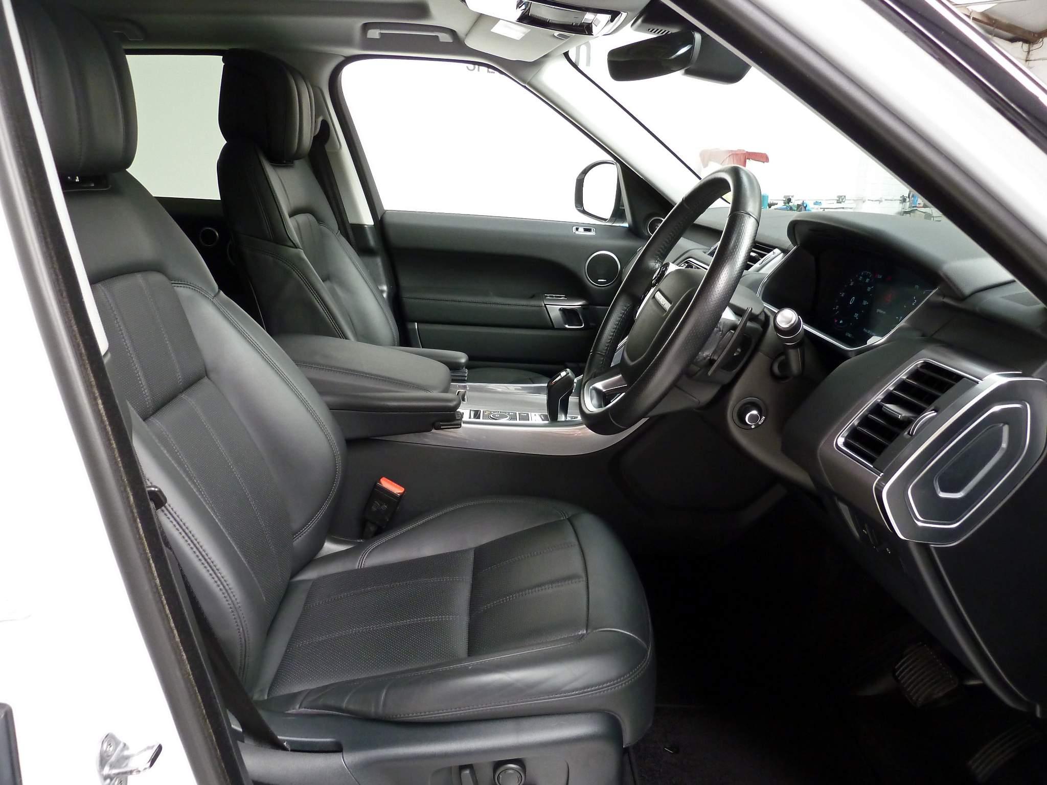 Land Rover Range Rover Sport 3.0 SD V6 HSE Dynamic   <br/><br/>AUTOBIOGRAPHY DESIGN PACKAGE