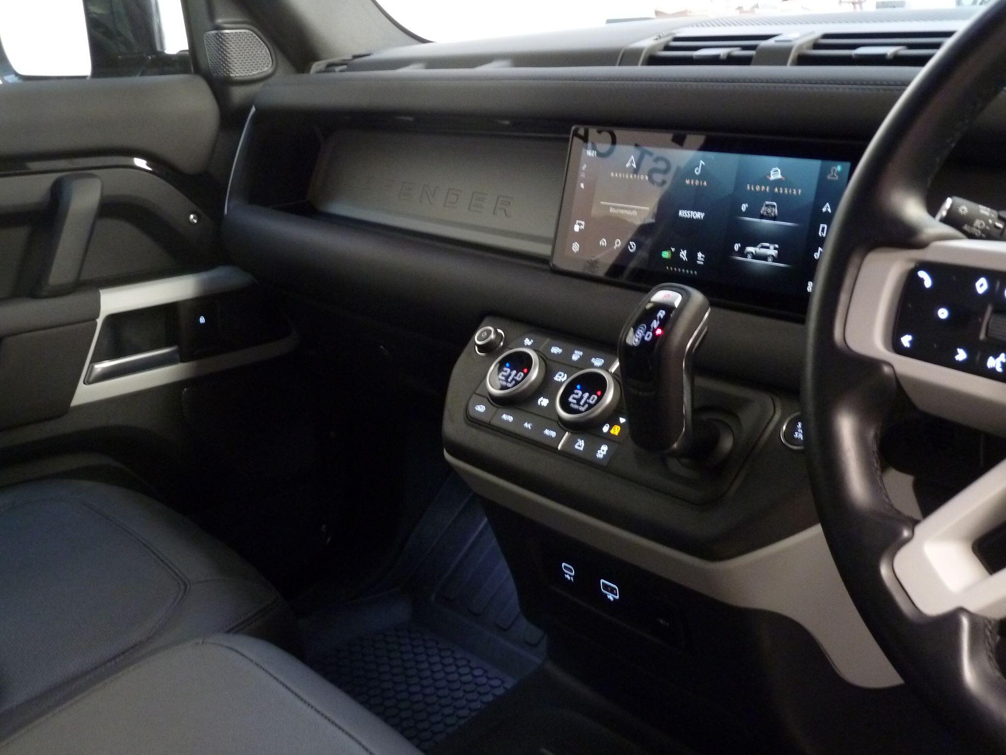 Land Rover Defender 90 3.0 D250  SE Hard Top SUV SWB   <br/><br/>HAWKE BLACK EDITION 46990 +VAT