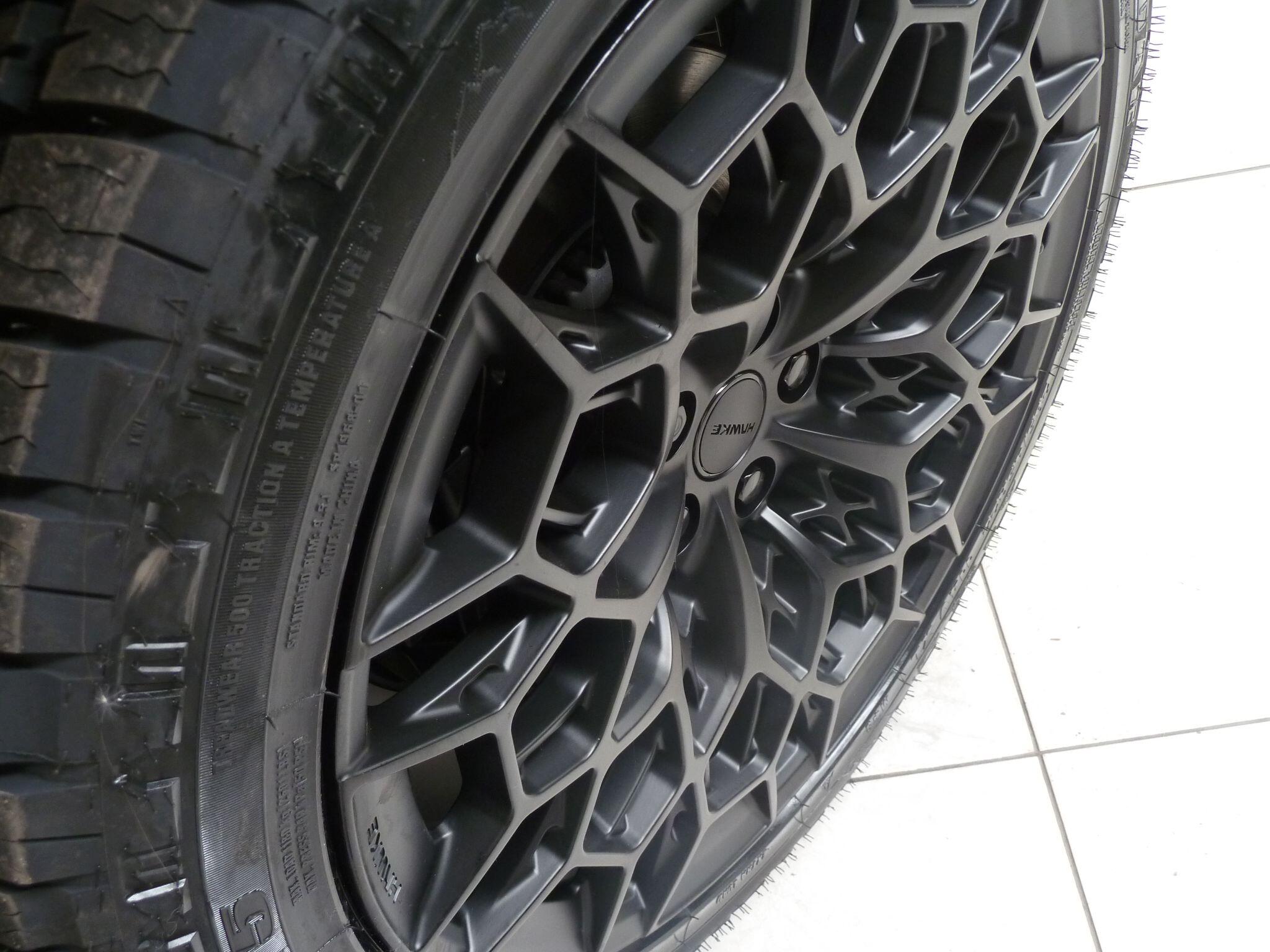 Land Rover Defender 110 3.0 D250  X-Dynamic SE   <br/><br/>HAWKE BLACK EDITION 110