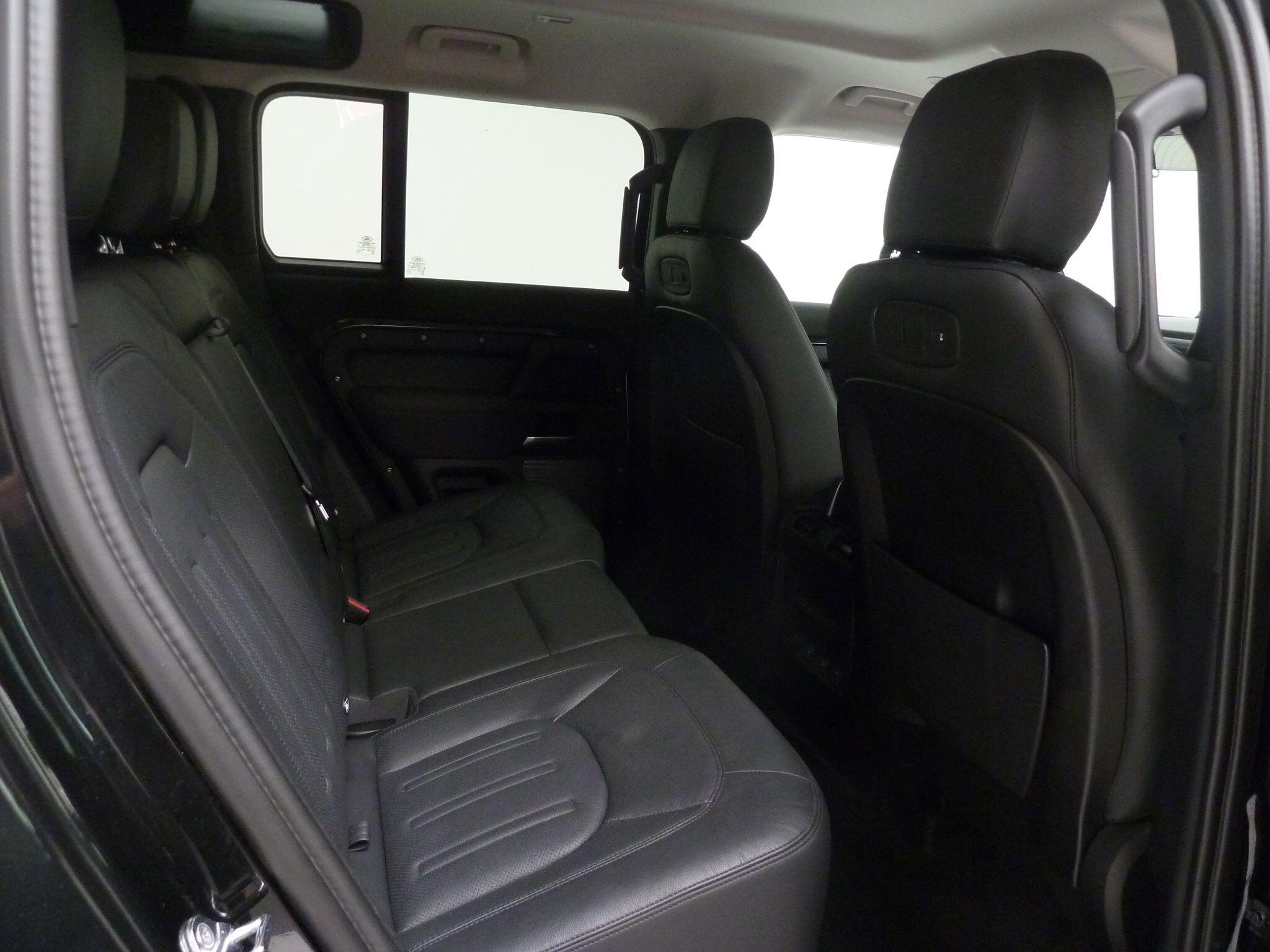 Land Rover Defender 110 3.0 D250  S   <br/><br/>HAWKE BLACK EDITION