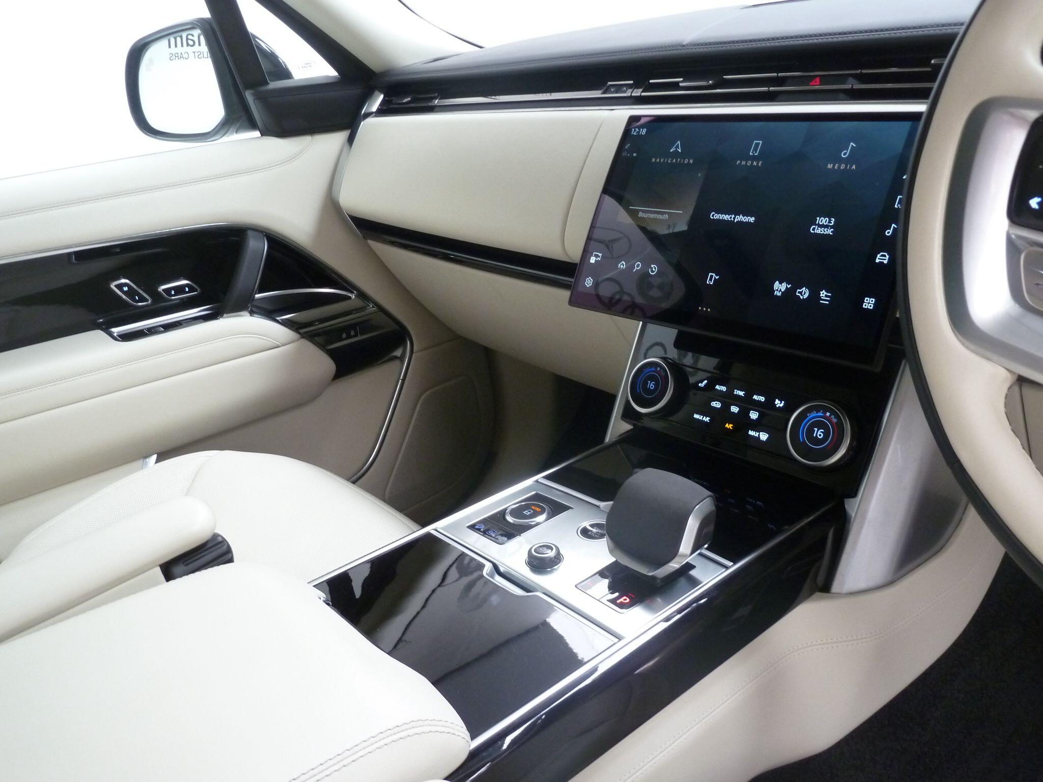 Land Rover Range Rover 3.0 P440e 38.2kWh Autobiography   <br/><br/>OPEN PAN ROOF + ELECTRIC STEPS