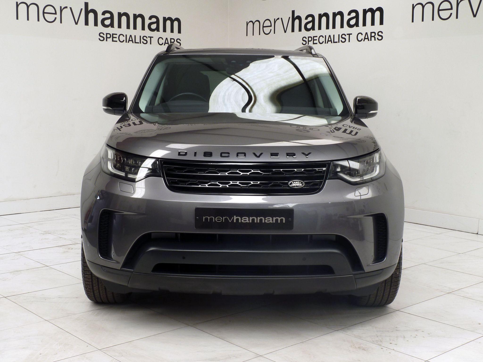 Land Rover Discovery 3.0 SD V6 SE   <br/><br/>BLACK PACK + SIDE STEPS