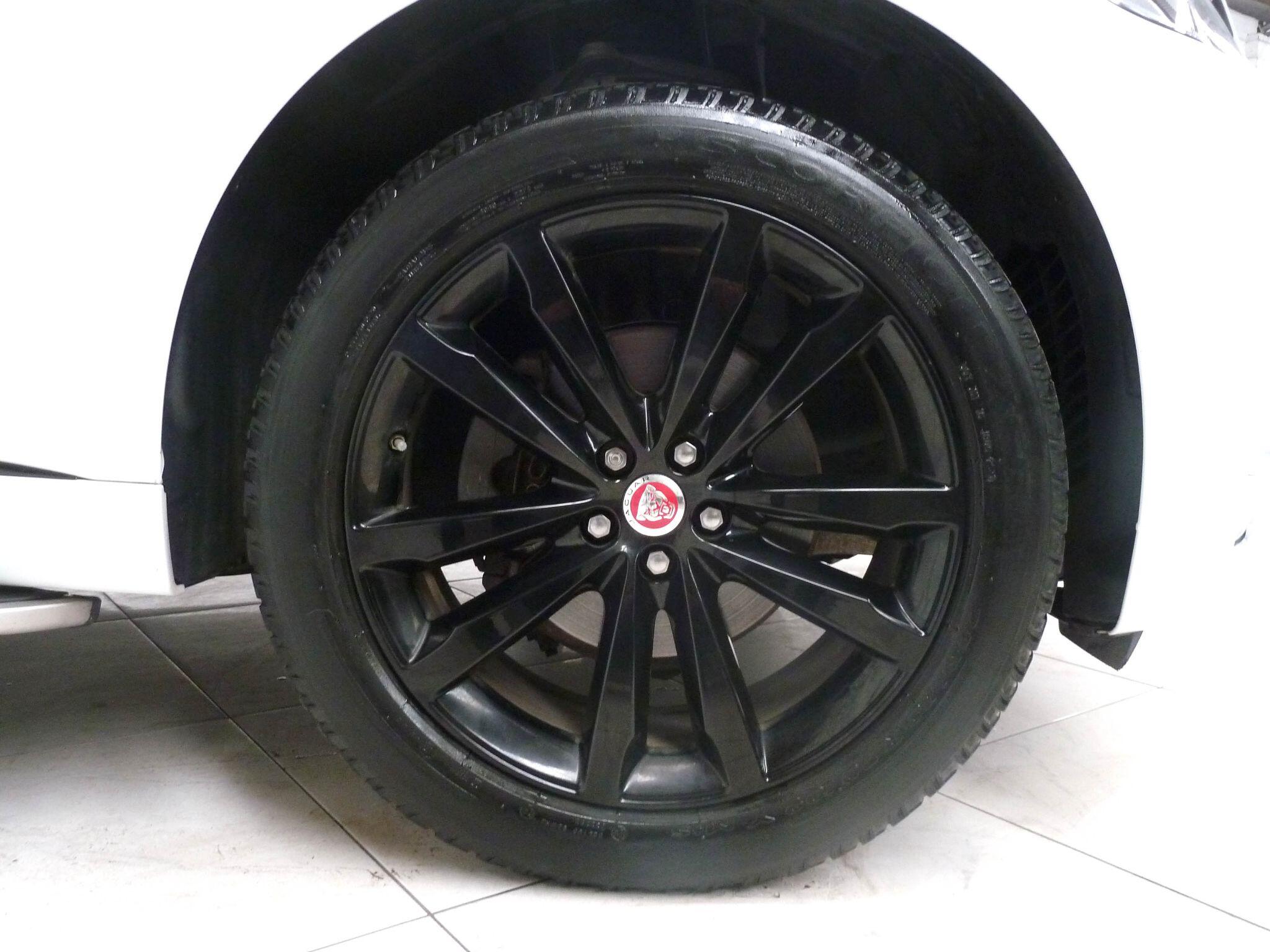 Jaguar F-PACE 2.0 D180 R-Sport SUV  DieselAWD   (180 ps)<br/><br/>BLACK EXTERIOR DESIGN PACK