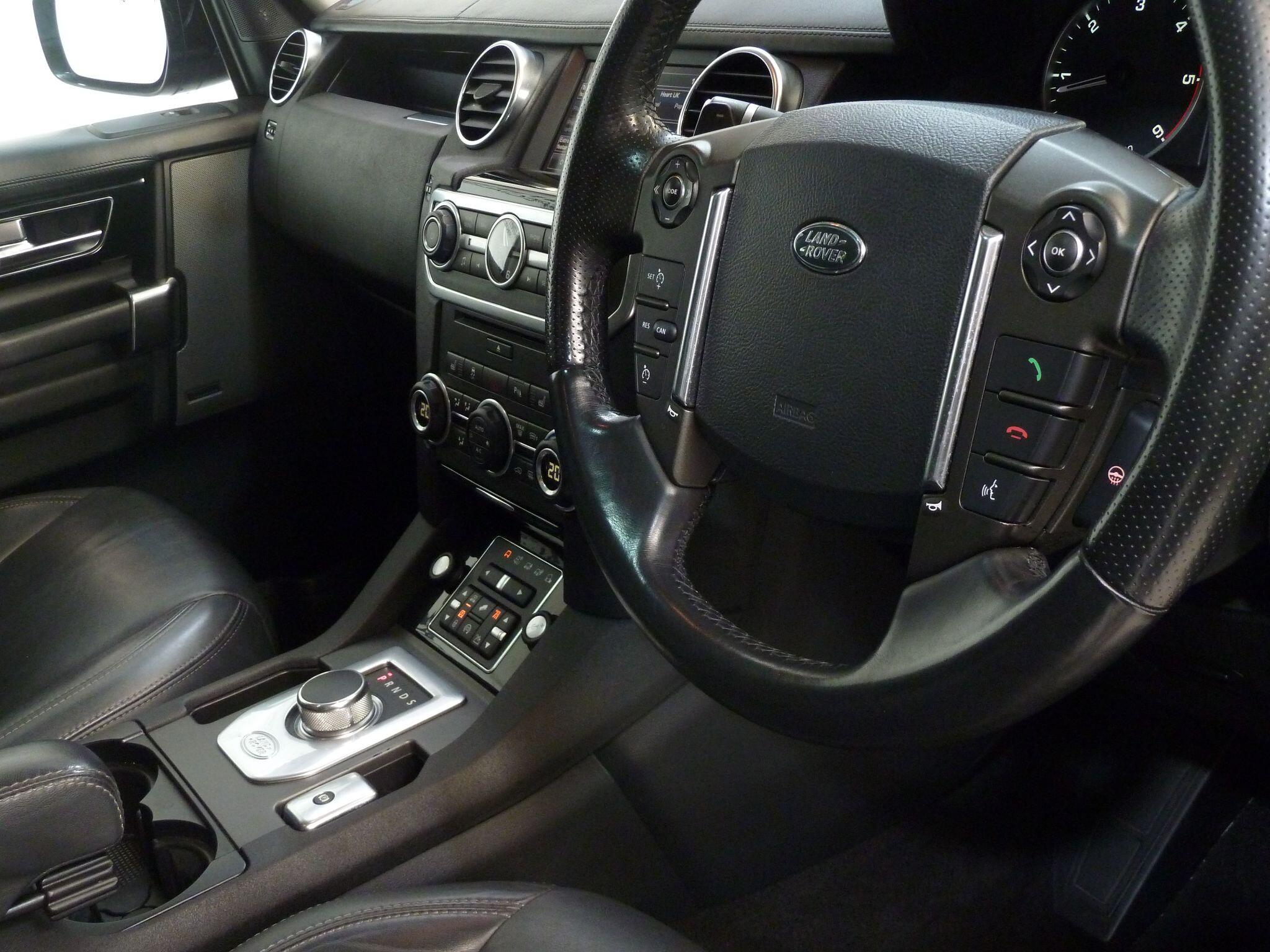 Land Rover Discovery 4 3.0 SD V6 HSE Luxury SUV  Diesel   (255 bhp)<br/><br/>PAN ROOF + BLACK PACK + STEPS