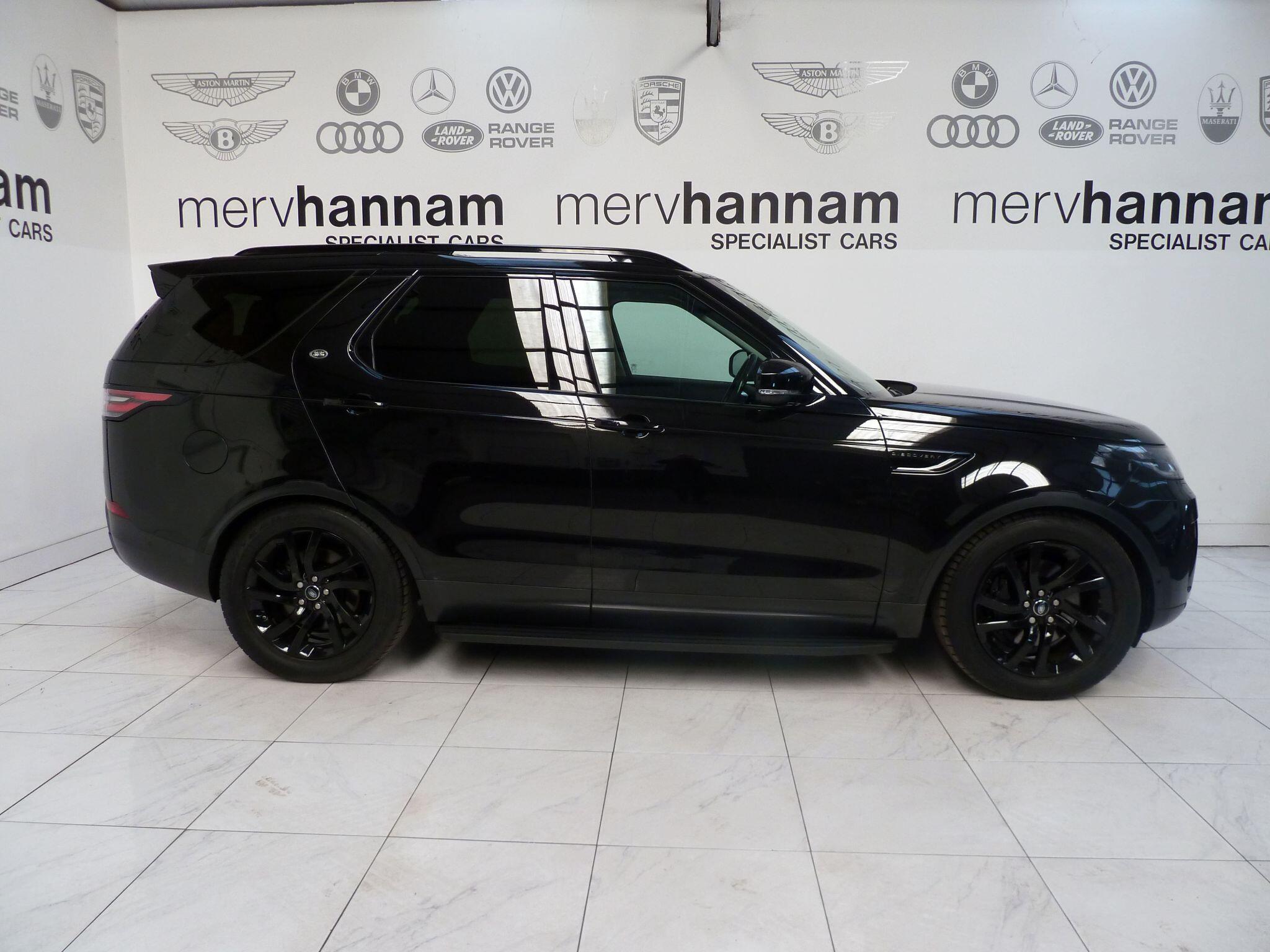 Land Rover Discovery 2.0 Si4 HSE   <br/><br/>BLACK PACK + PAN ROOF + STEPS