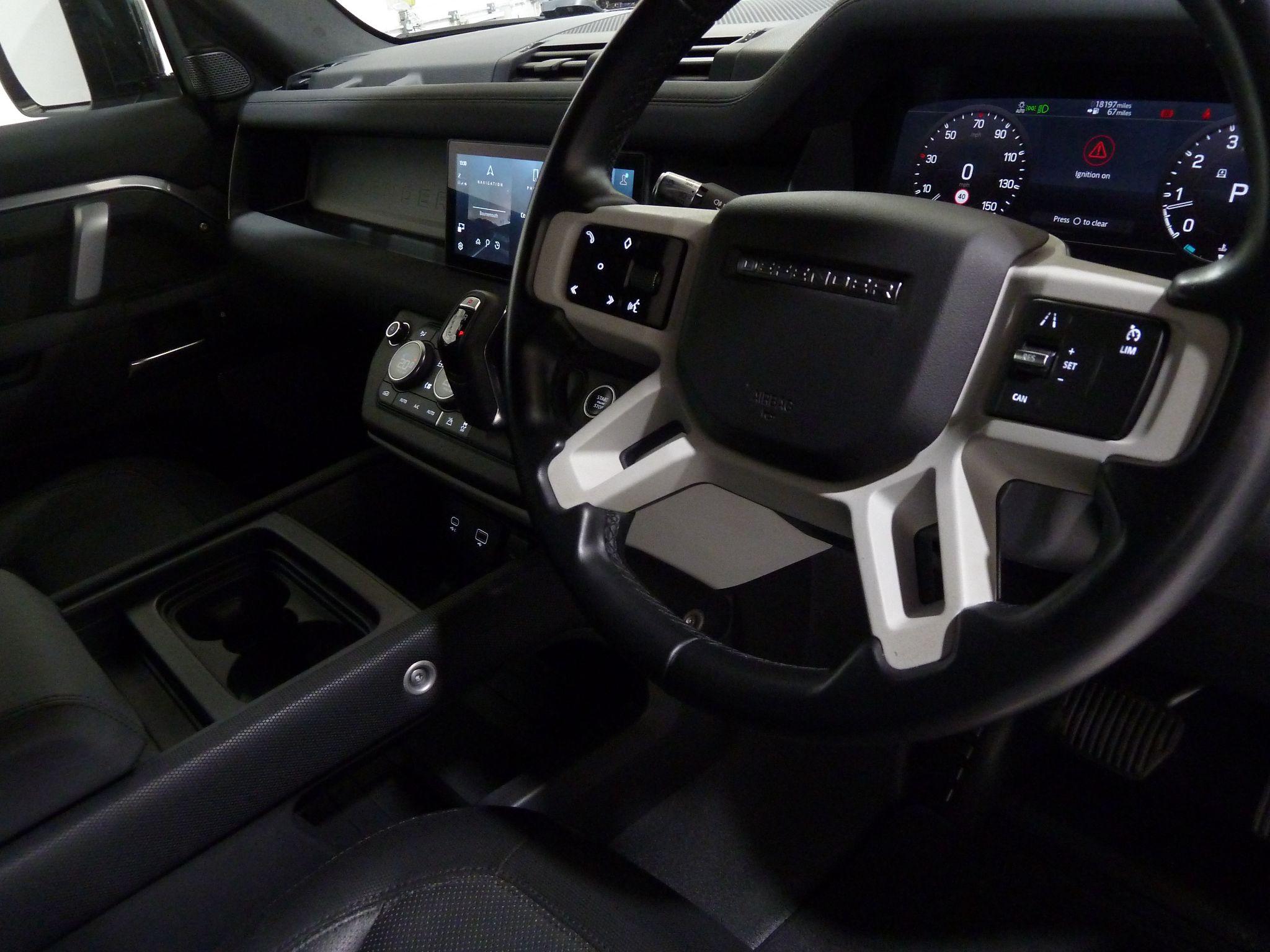 Land Rover Defender 110 3.0   X-Dynamic S   <br/><br/>HAWKE D300 BLACK EDITION