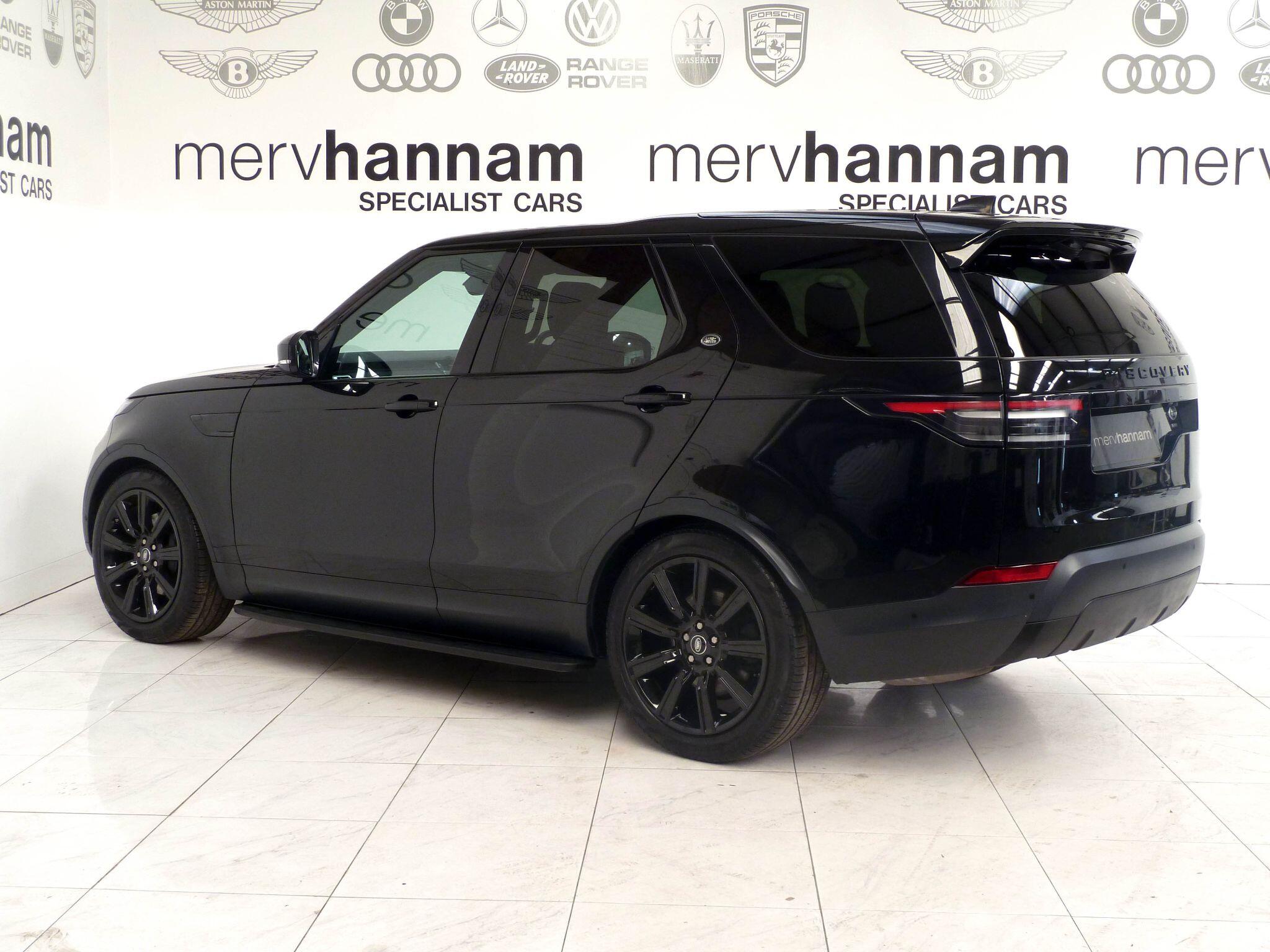 Land Rover Discovery 3.0 SD V6 SE   <br/><br/>STEPS + BLACK EXTERIOR PACK