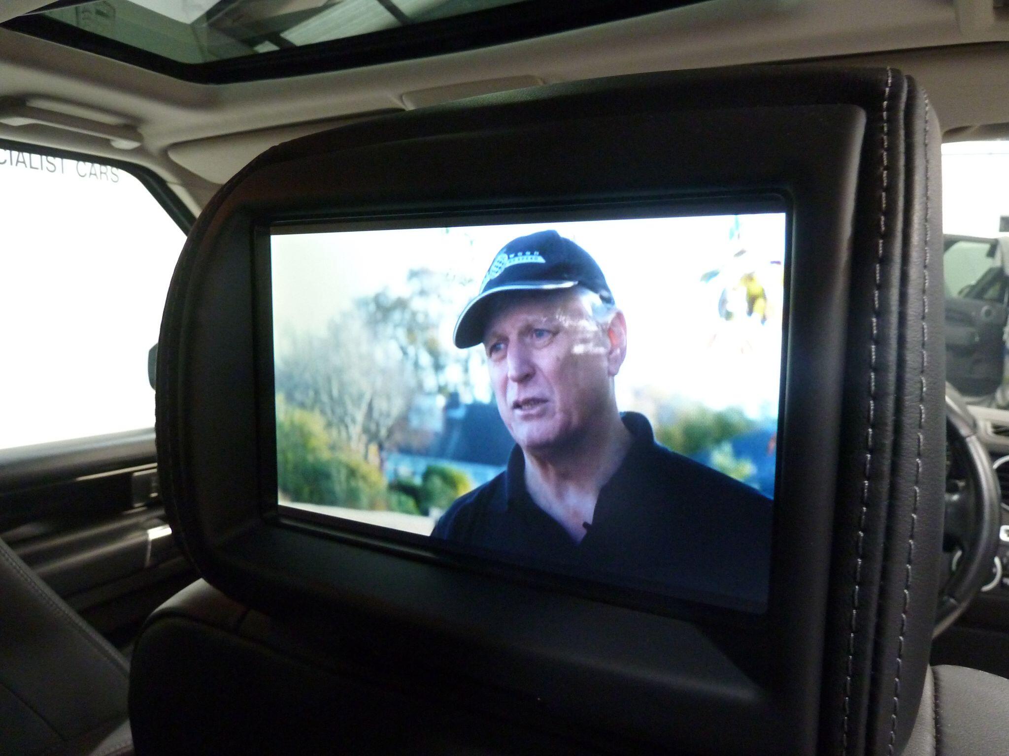 Land Rover Discovery 4 3.0 SD V6 HSE Luxury SUV  Diesel   (255 bhp)<br/><br/>PAN ROOF + BLACK PACK + STEPS