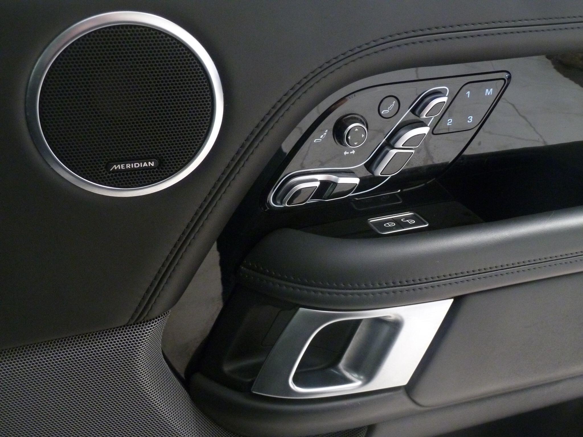 Land Rover Range Rover 2.0 P400e  Autobiography   <br/><br/>PAN ROOF + BLACK PACK + TV