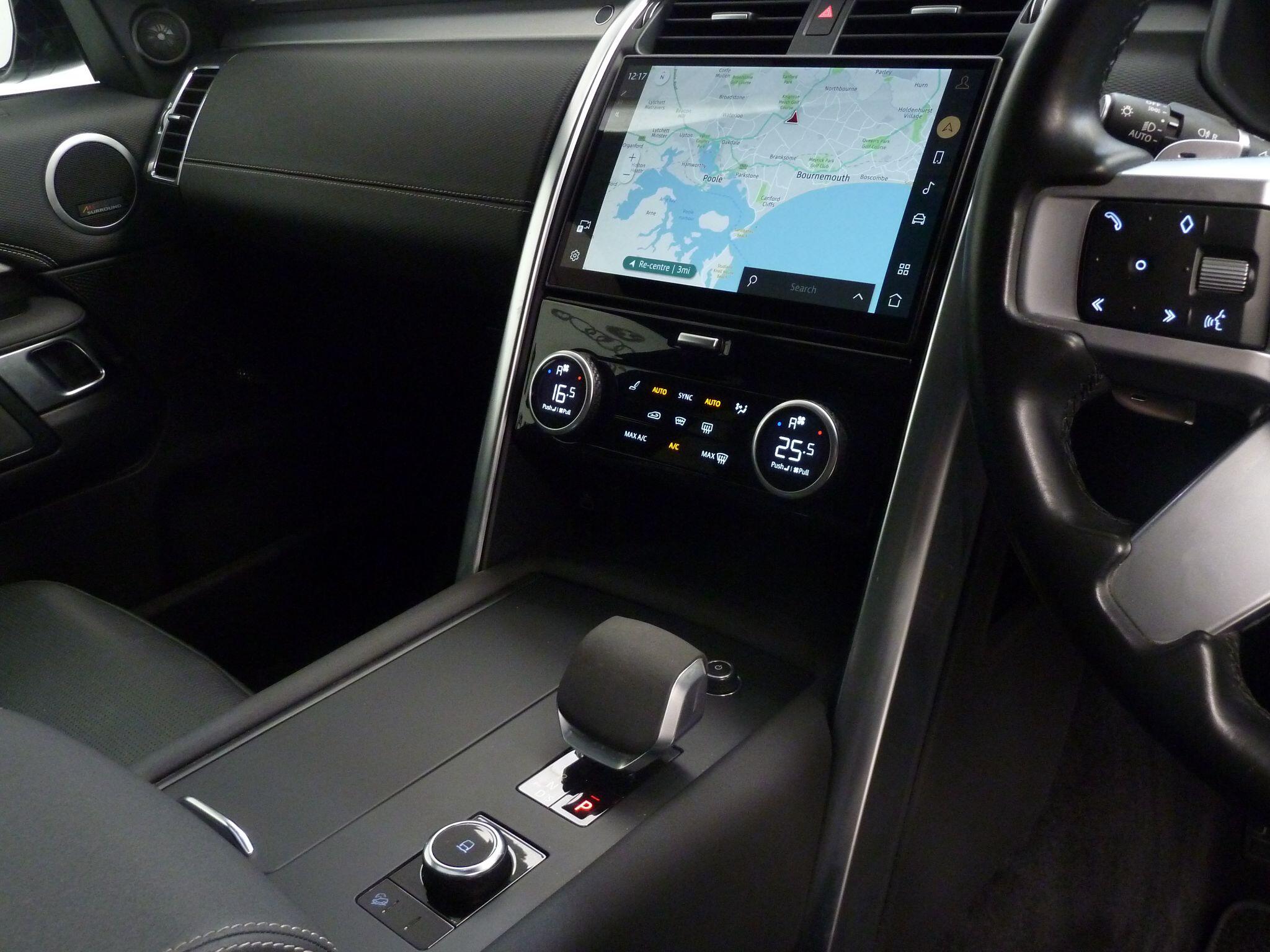 Land Rover Discovery 3.0 D250  R-Dynamic S   <br/><br/>PAN ROOF + BLACK PACK