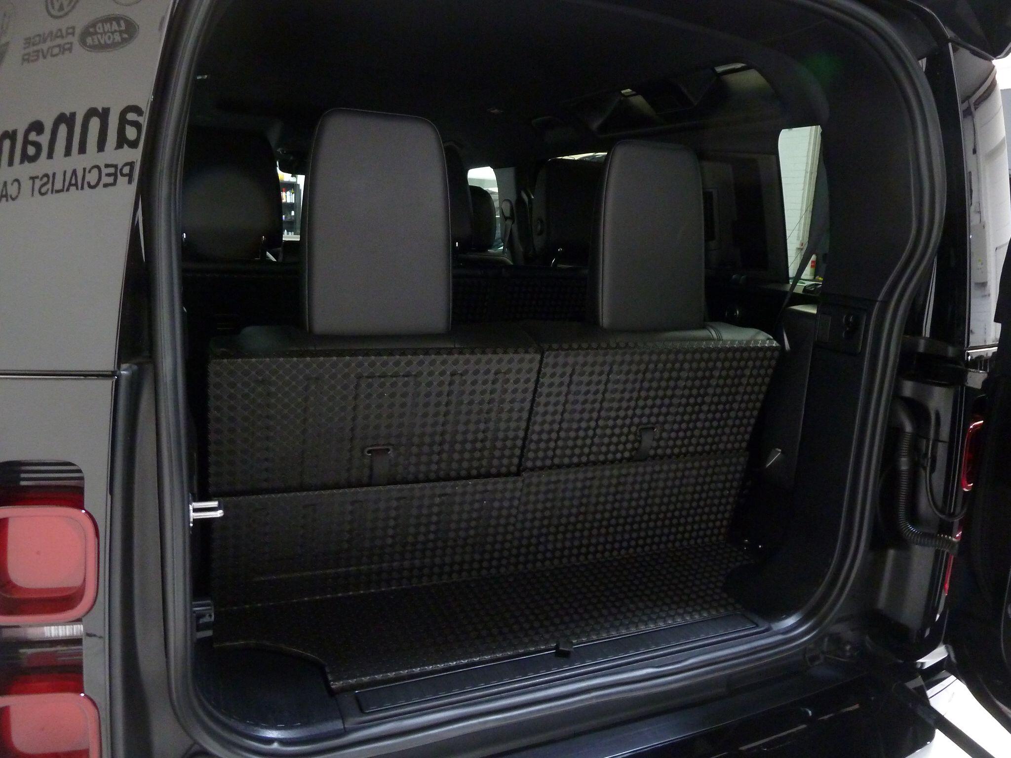 Land Rover Defender 110 3.0 D250  X-Dynamic SE   <br/><br/>PAN ROOF + TOW BAR + 7 SEATS